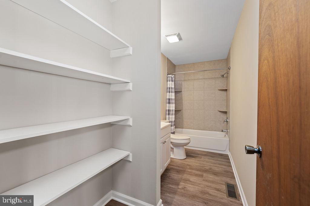 HIDDEN LAKE - Residential