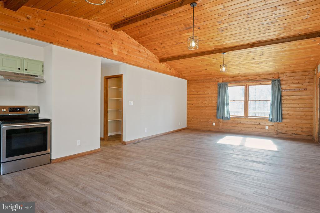 HIDDEN LAKE - Residential