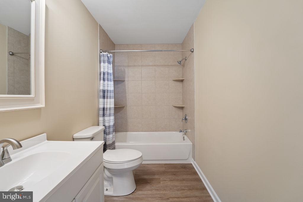 HIDDEN LAKE - Residential