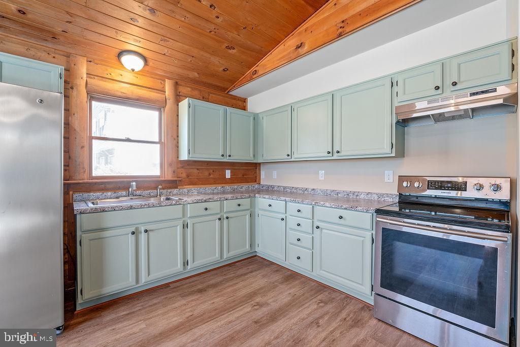 HIDDEN LAKE - Residential