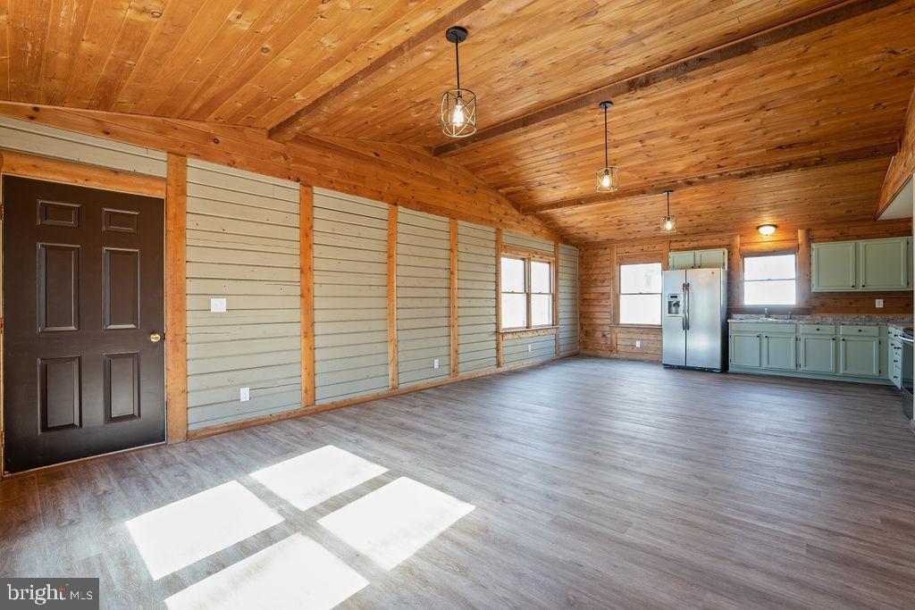 HIDDEN LAKE - Residential