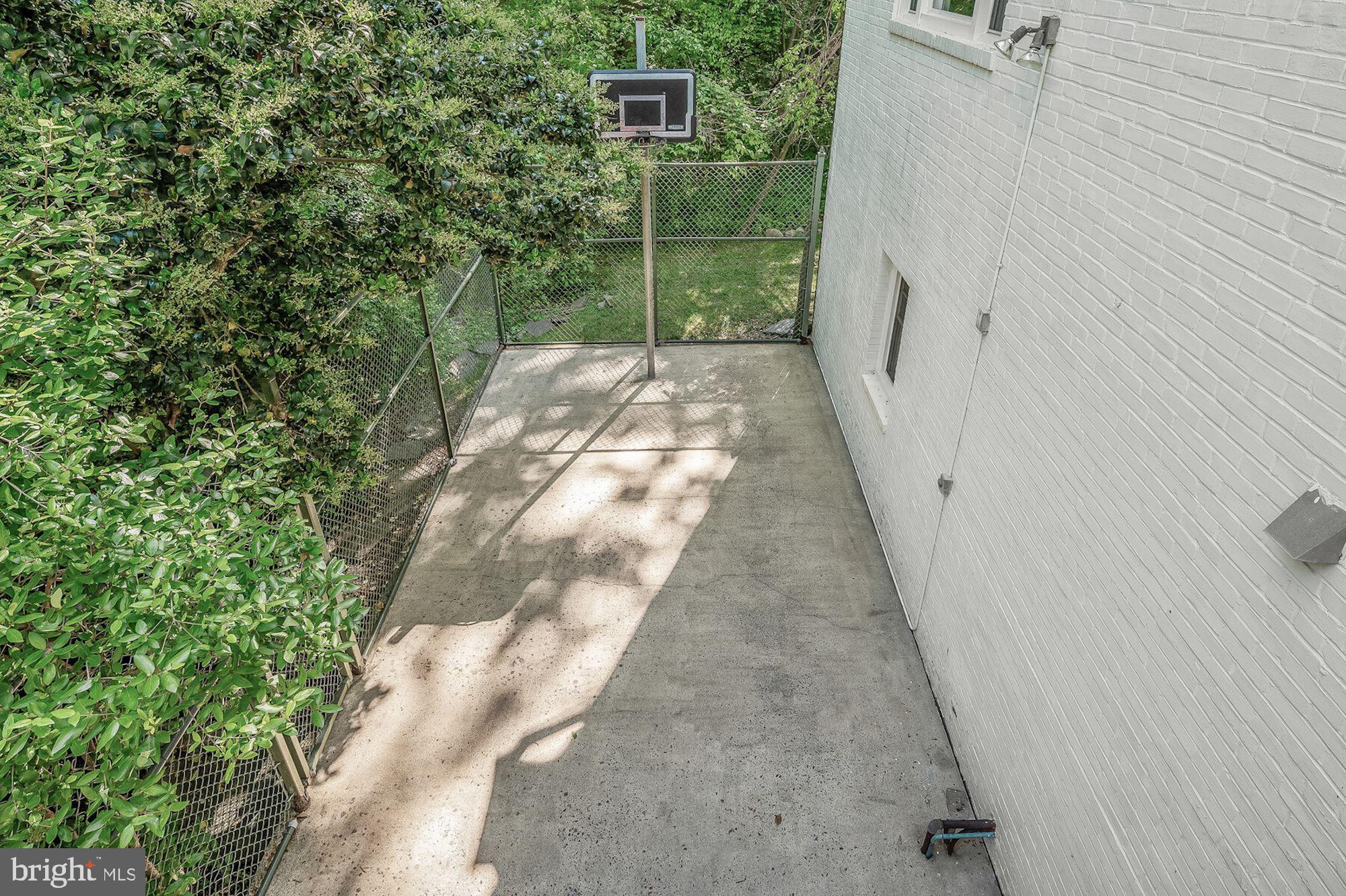 WESTMORELAND HILLS - Residential