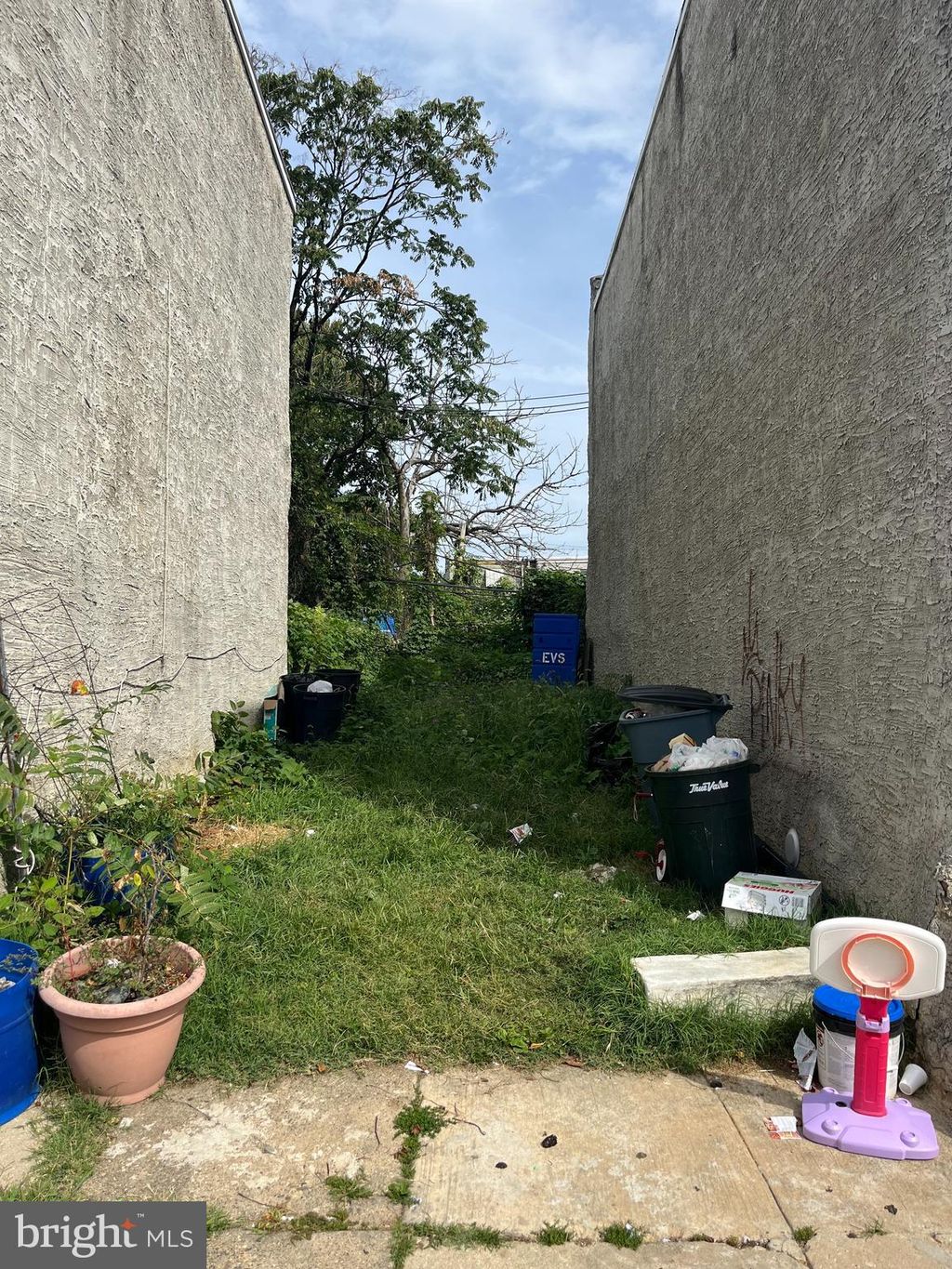 Photo of 711 W Atlantic Street, PHILADELPHIA, PA 19140 (MLS # PAPH2534954)