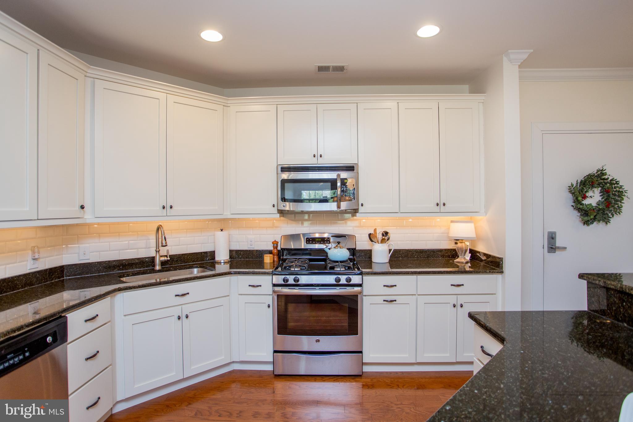 MERIDIAN VALLEY SQ - Residential