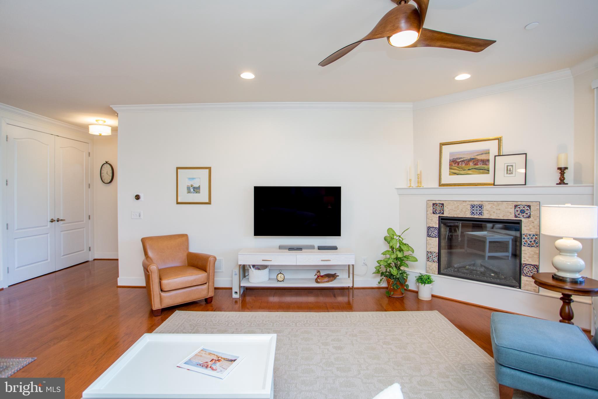 MERIDIAN VALLEY SQ - Residential