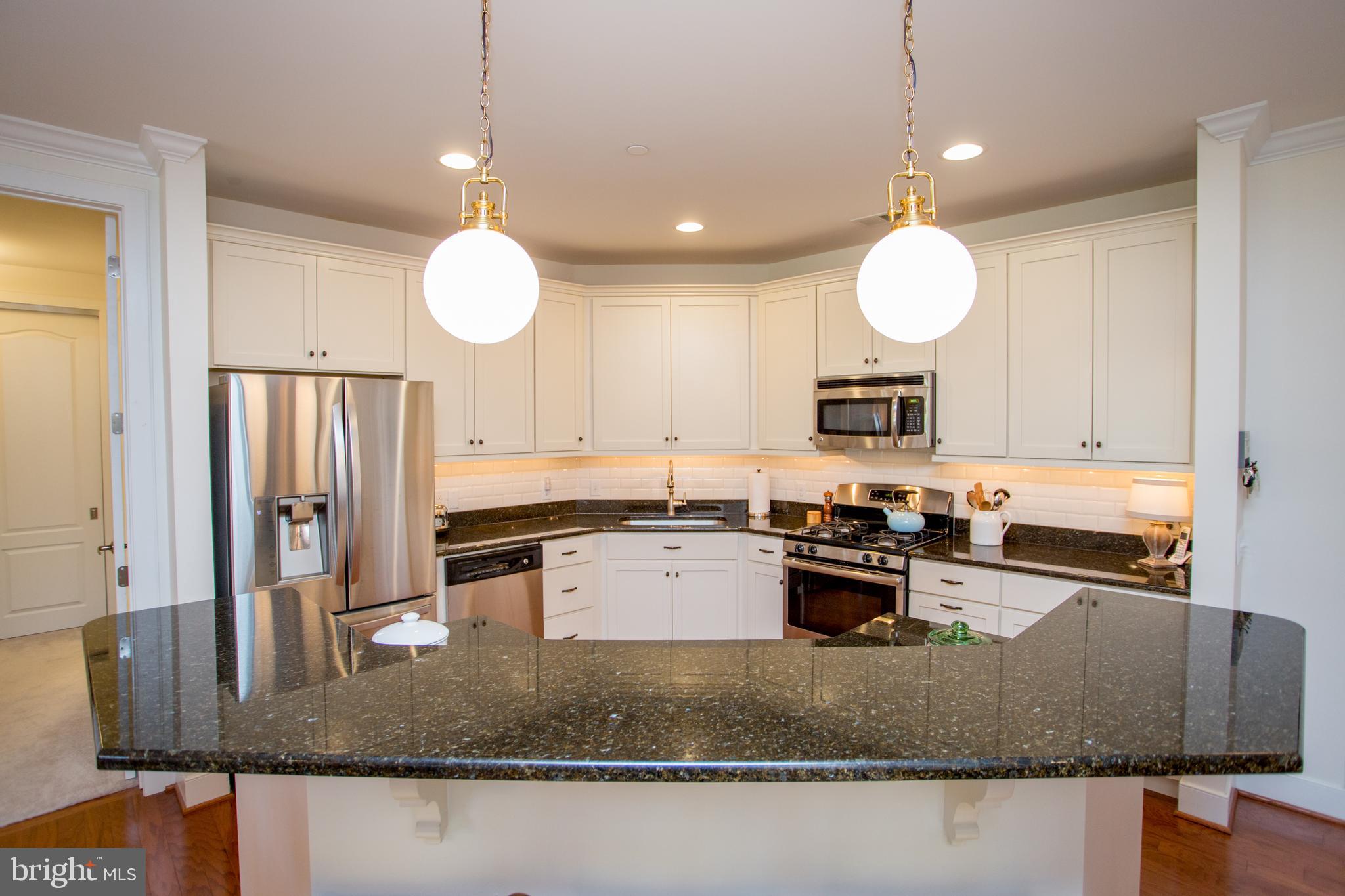 MERIDIAN VALLEY SQ - Residential