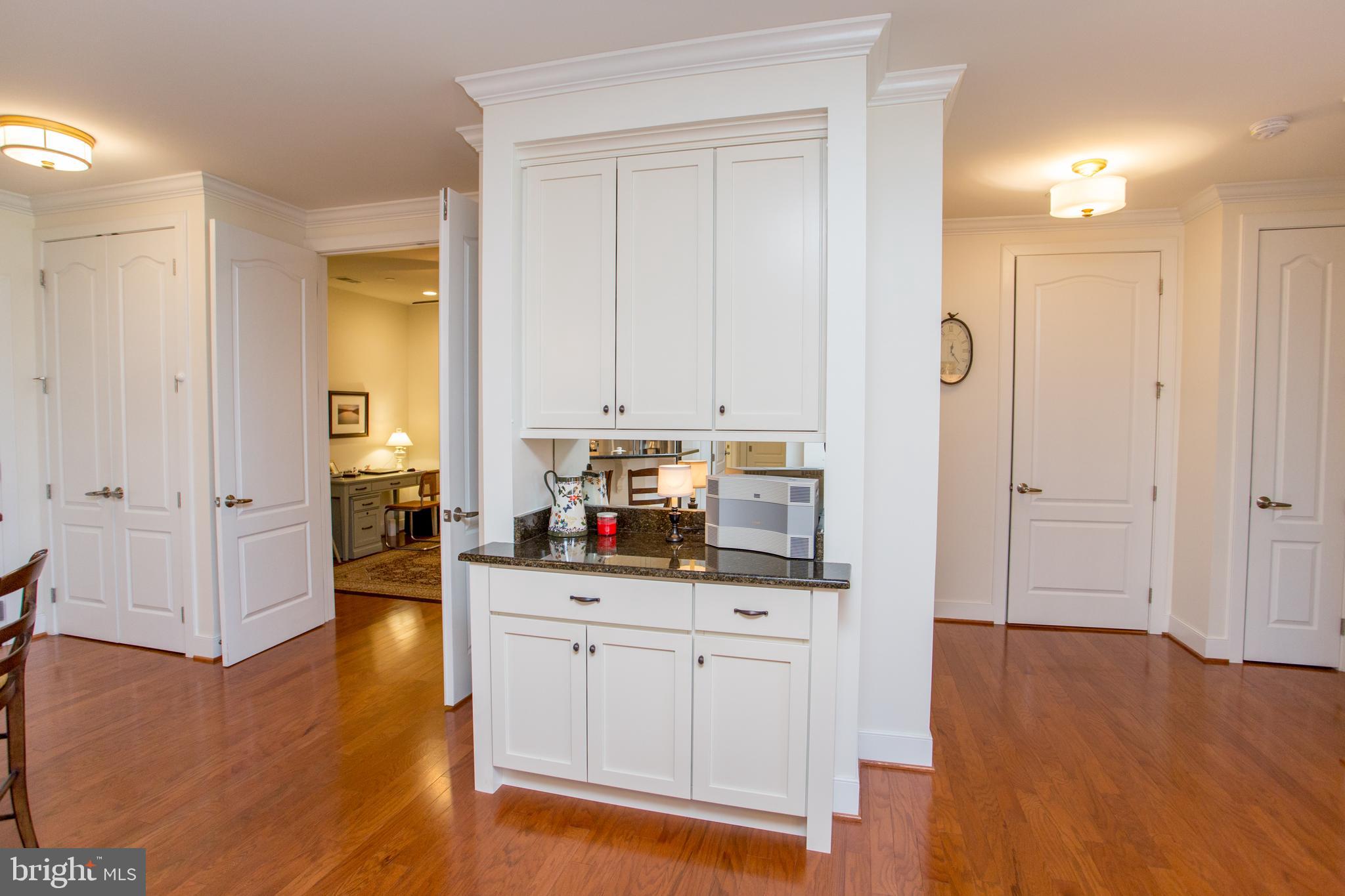 MERIDIAN VALLEY SQ - Residential