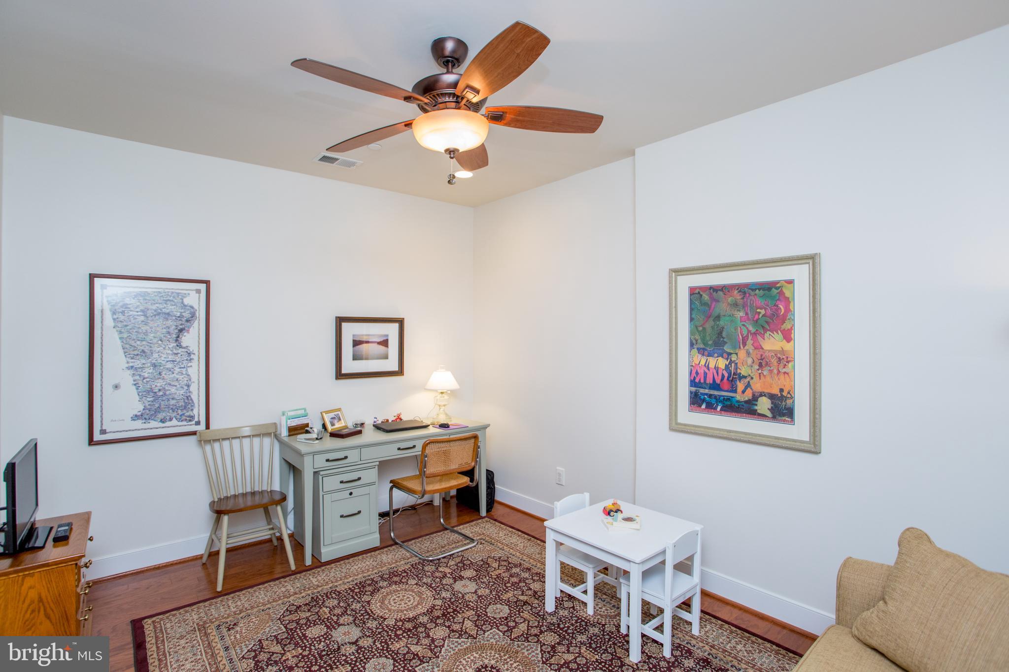 MERIDIAN VALLEY SQ - Residential