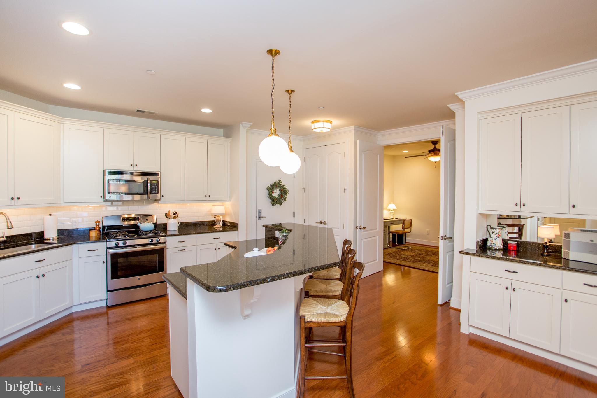 MERIDIAN VALLEY SQ - Residential