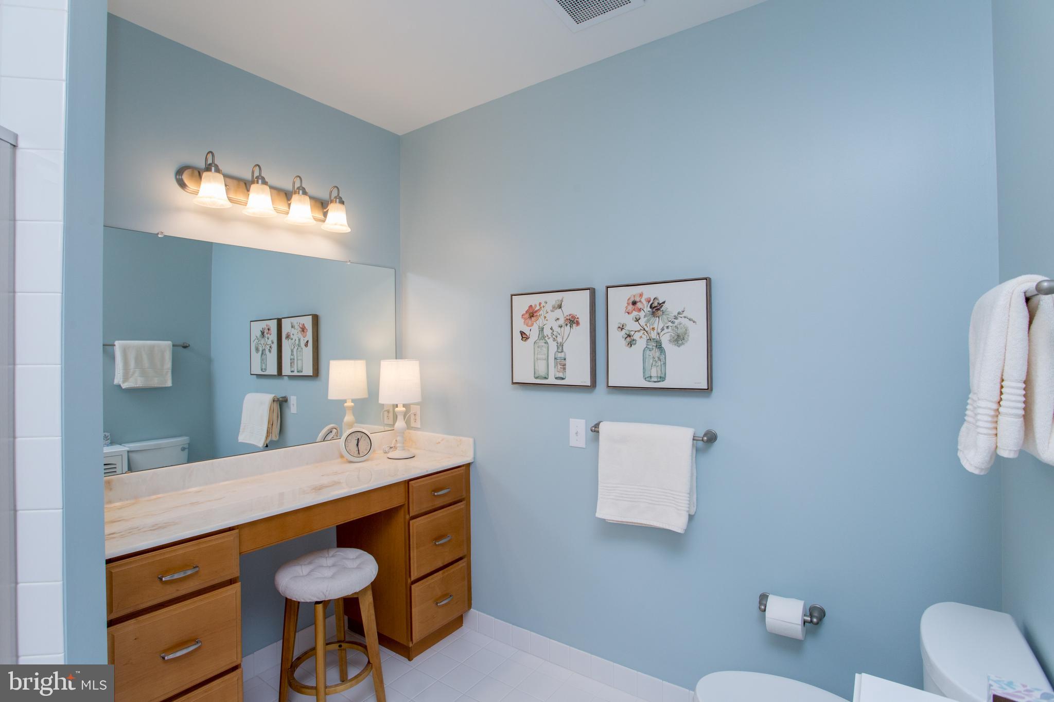 MERIDIAN VALLEY SQ - Residential