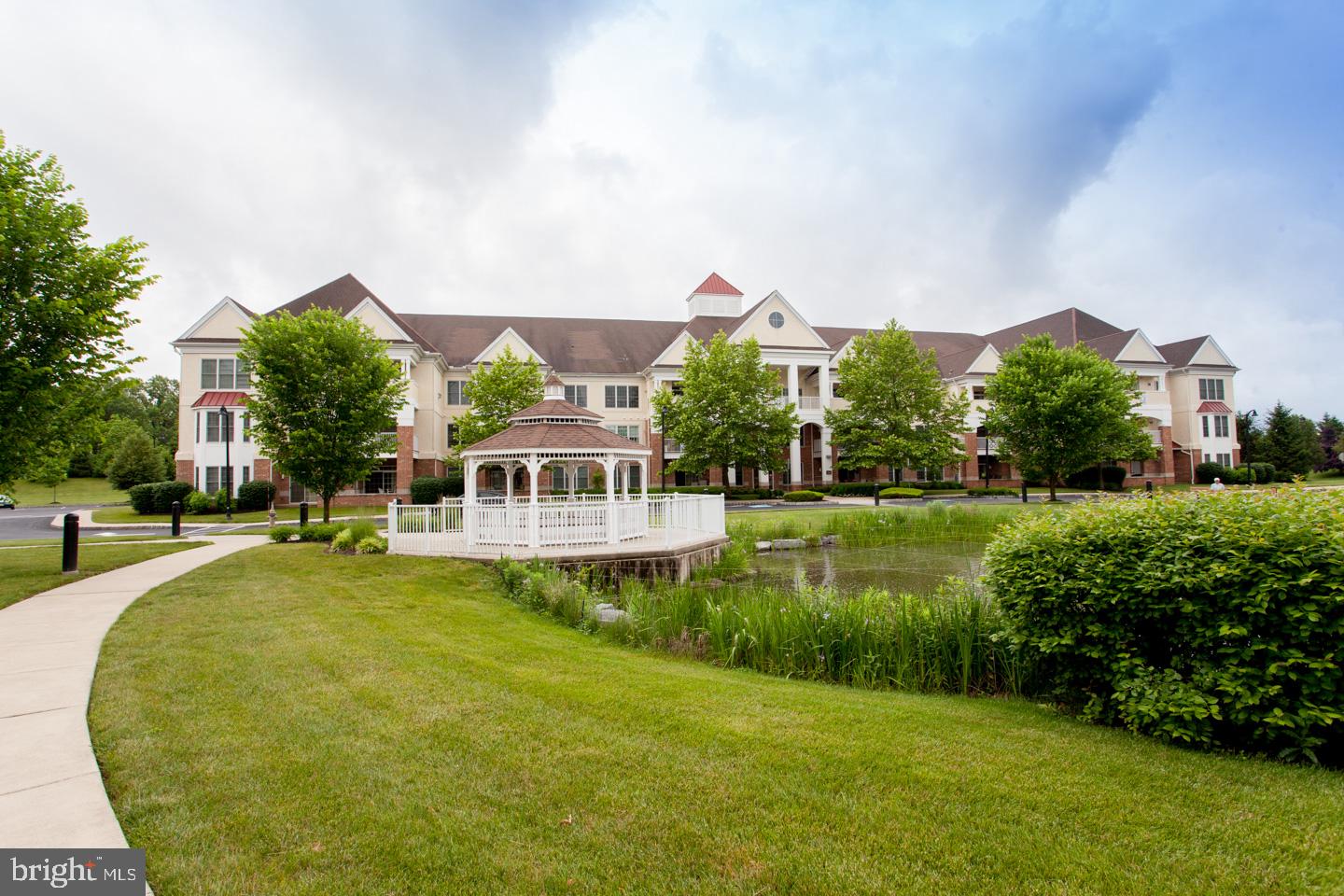 MERIDIAN VALLEY SQ - Residential