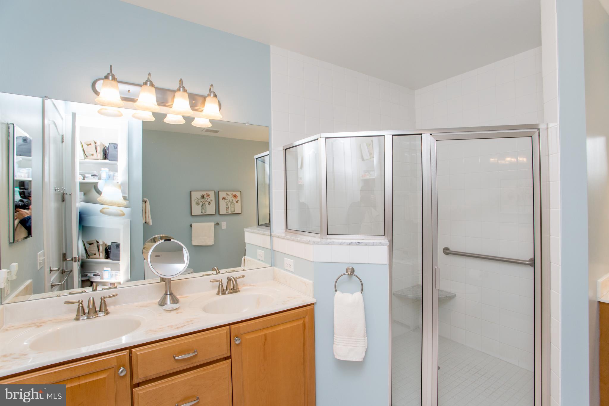 MERIDIAN VALLEY SQ - Residential