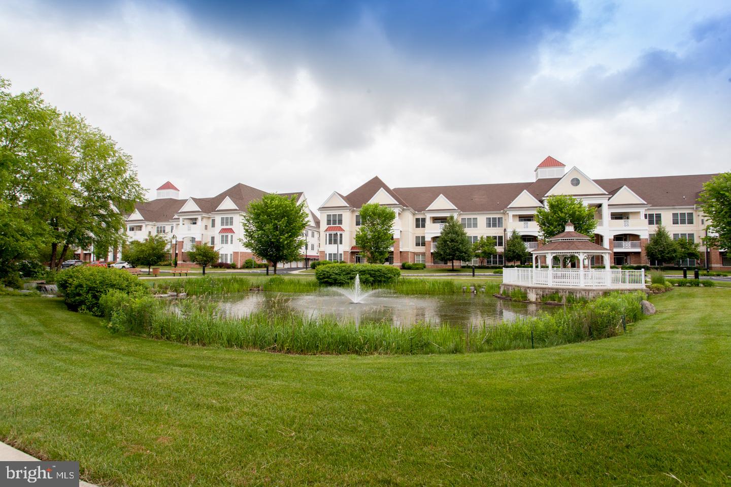 MERIDIAN VALLEY SQ - Residential