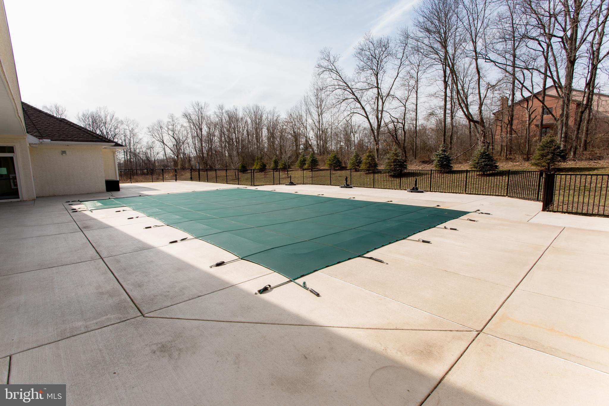 MERIDIAN VALLEY SQ - Residential