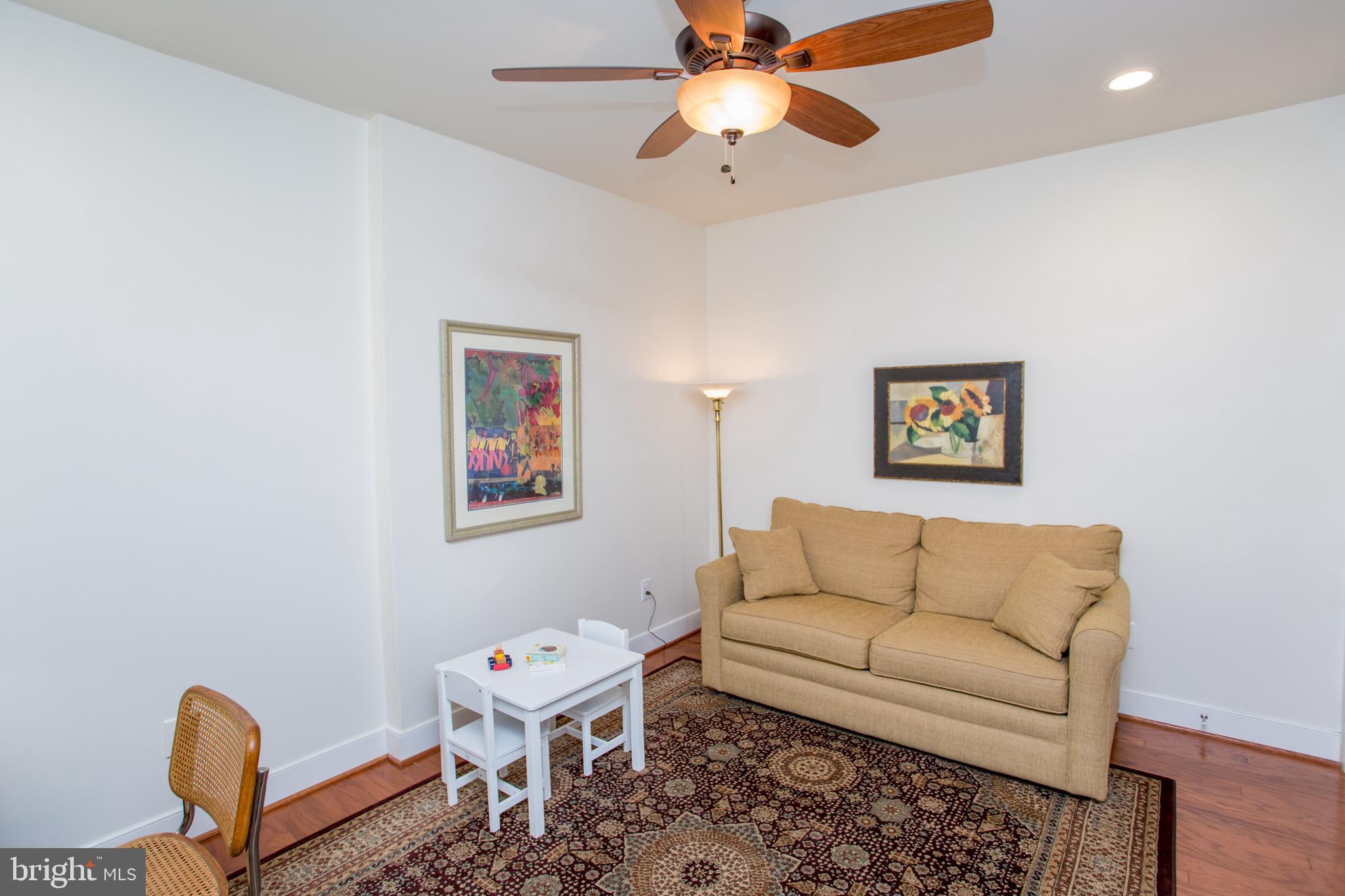 MERIDIAN VALLEY SQ - Residential