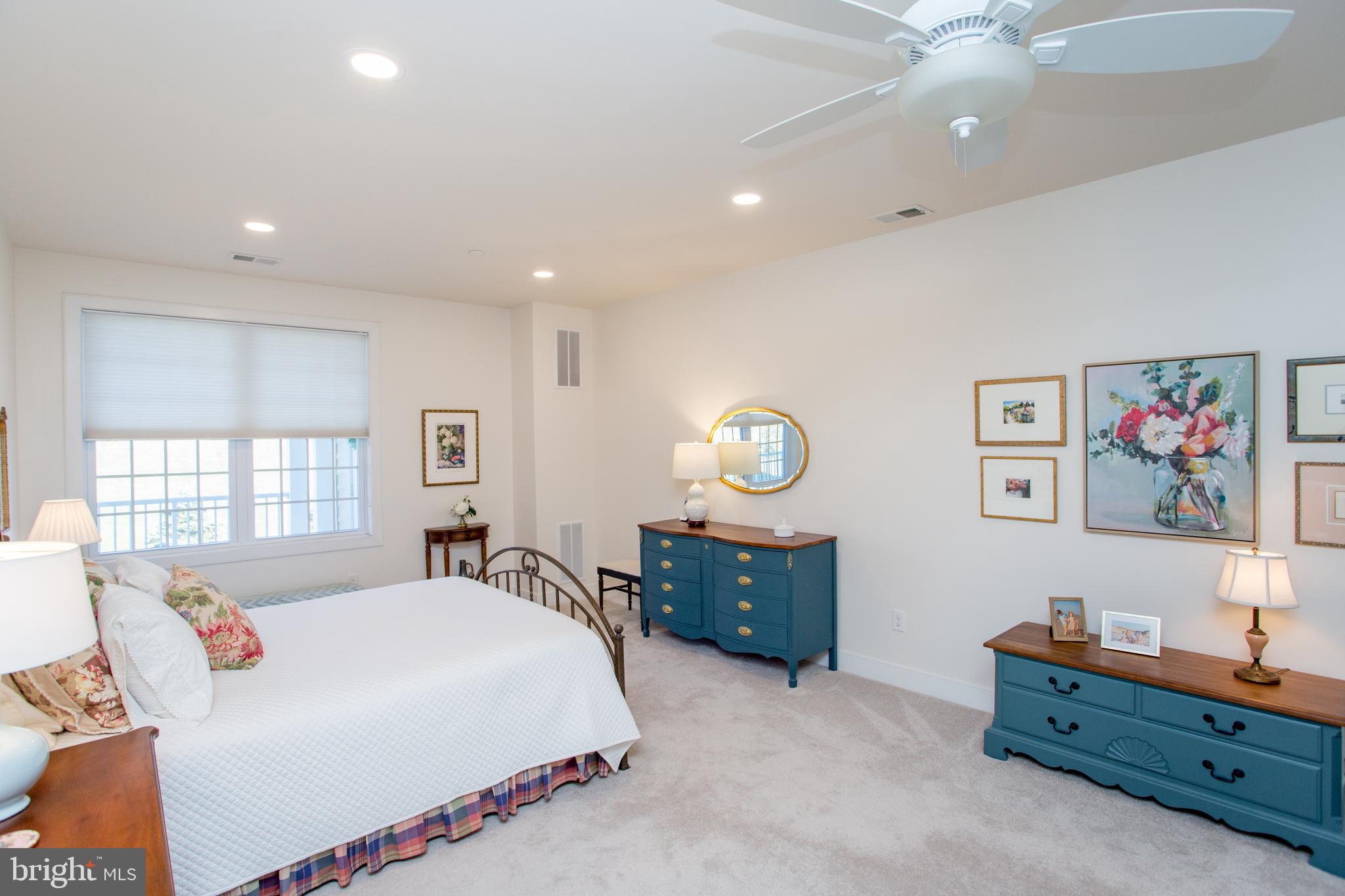 MERIDIAN VALLEY SQ - Residential