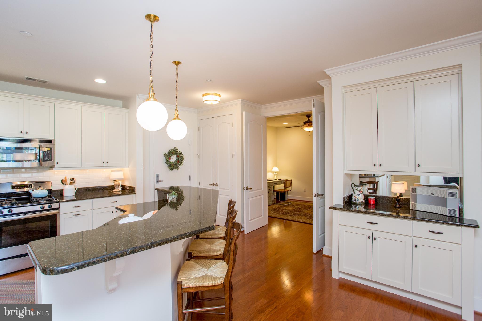 MERIDIAN VALLEY SQ - Residential