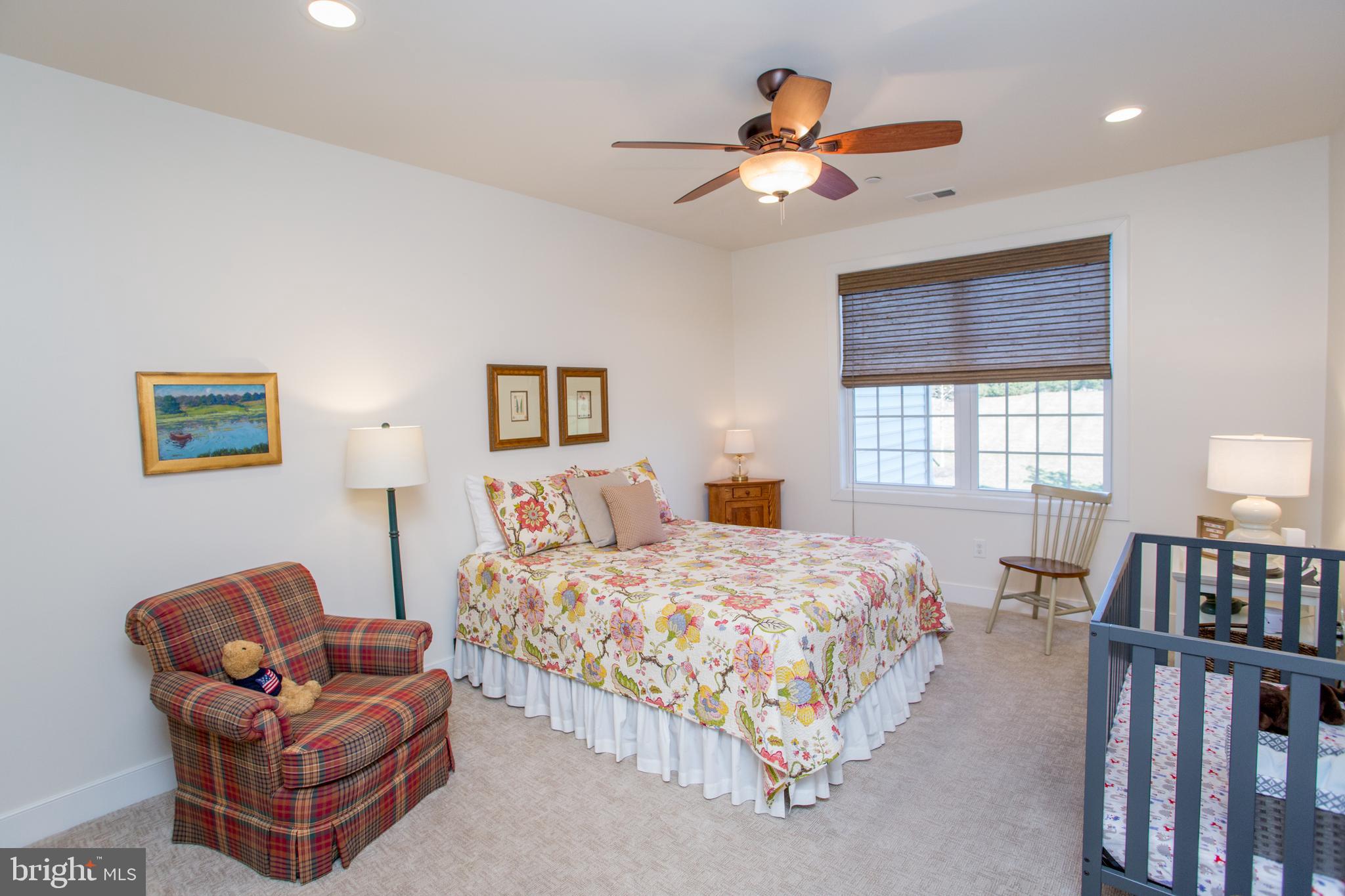 MERIDIAN VALLEY SQ - Residential