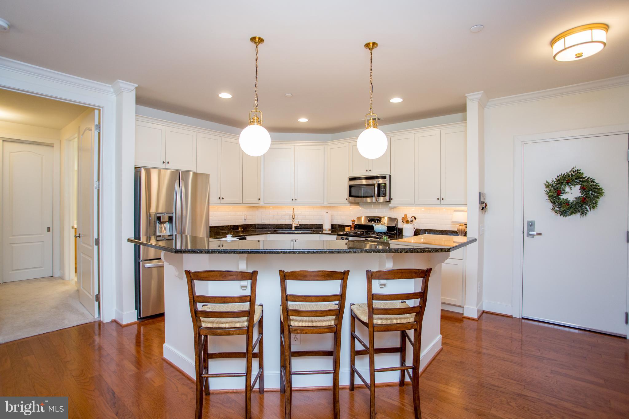 MERIDIAN VALLEY SQ - Residential