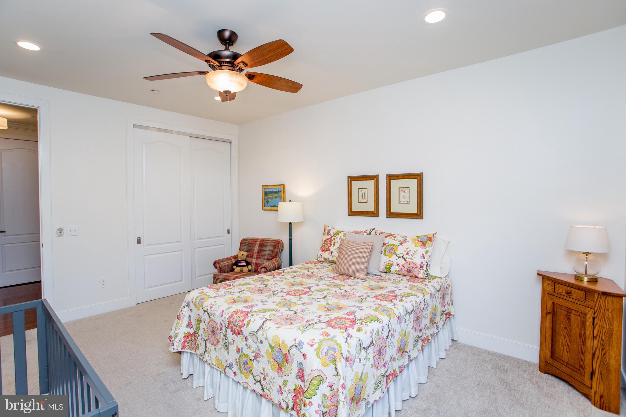 MERIDIAN VALLEY SQ - Residential