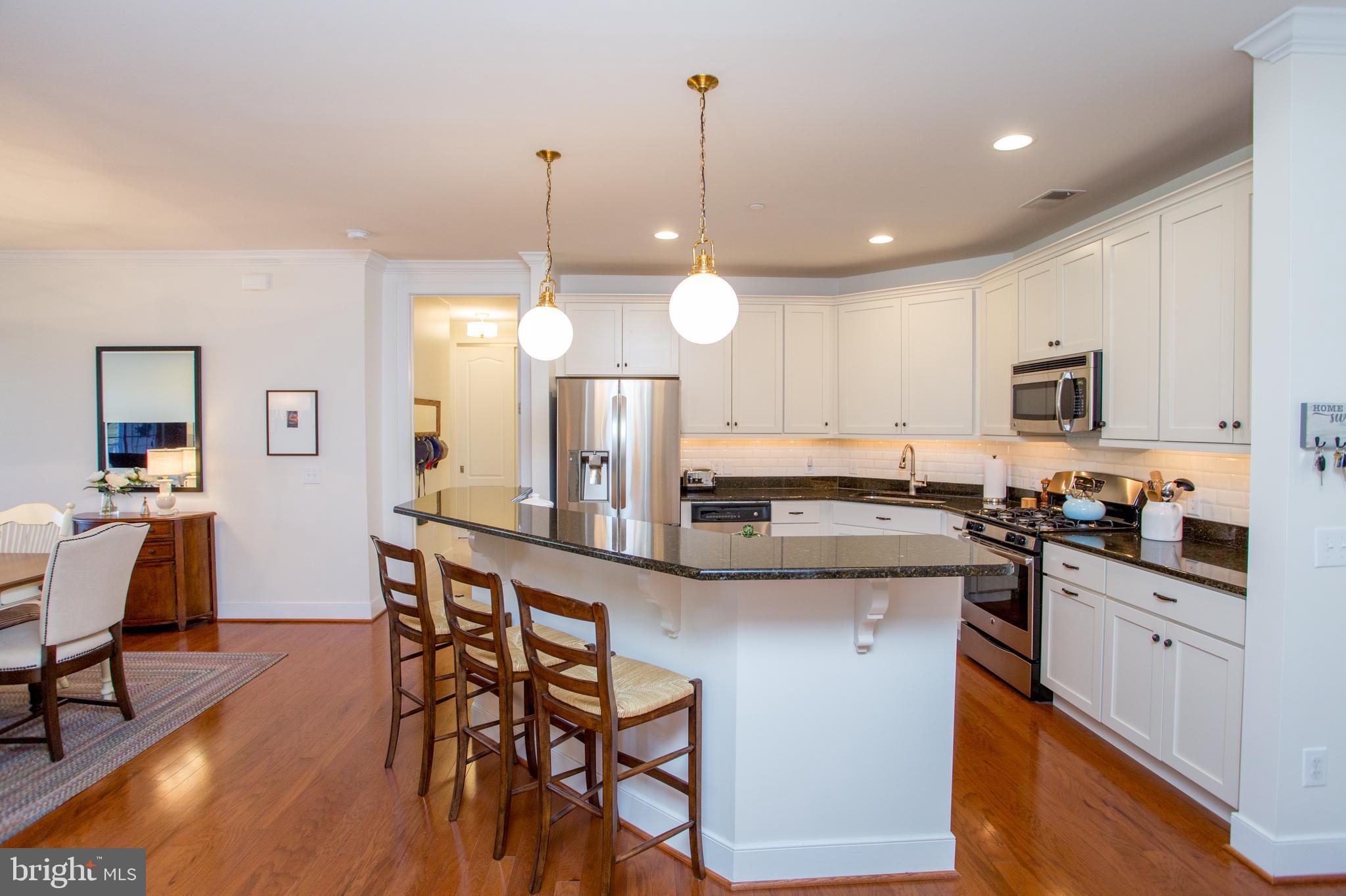 MERIDIAN VALLEY SQ - Residential