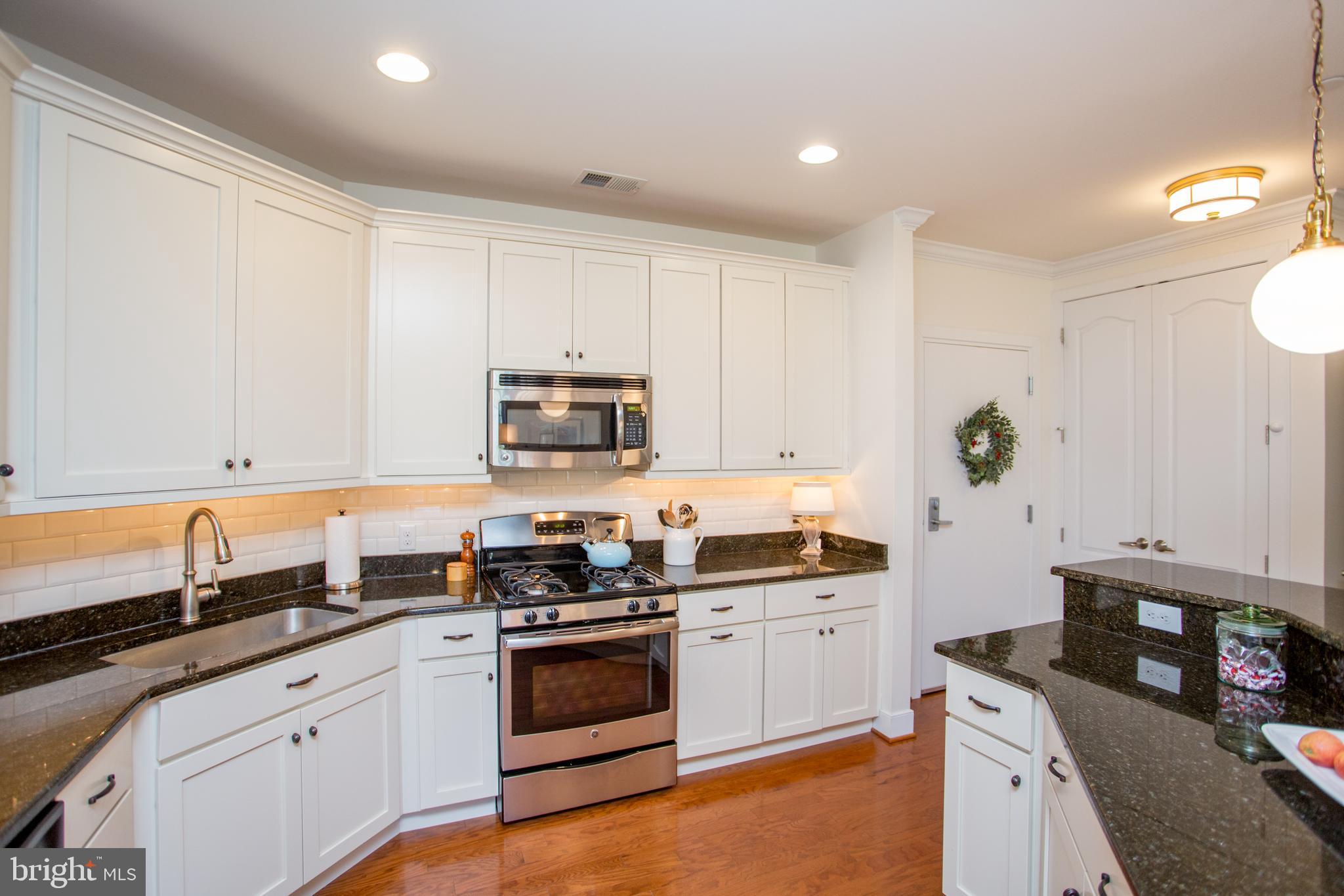 MERIDIAN VALLEY SQ - Residential