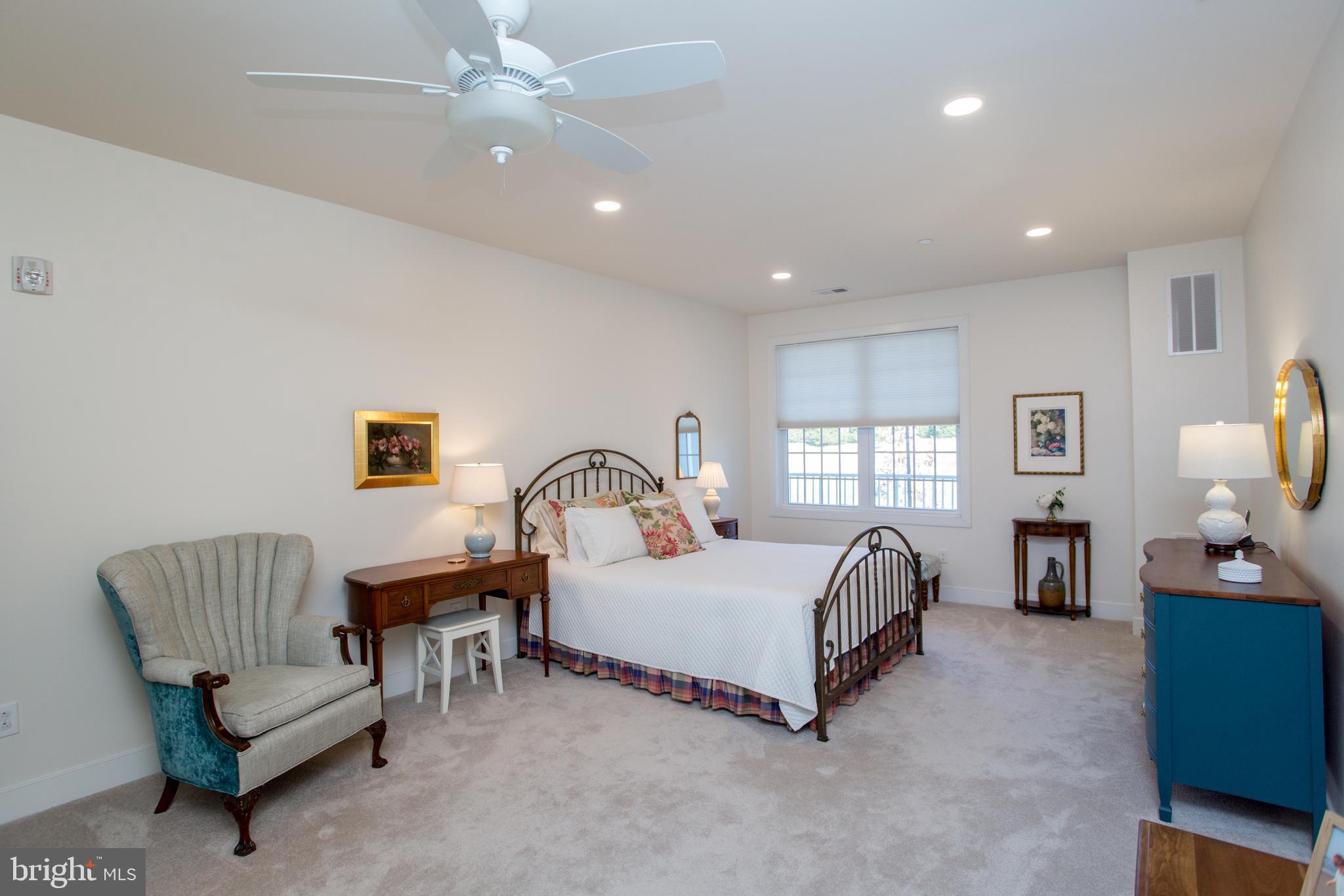 MERIDIAN VALLEY SQ - Residential