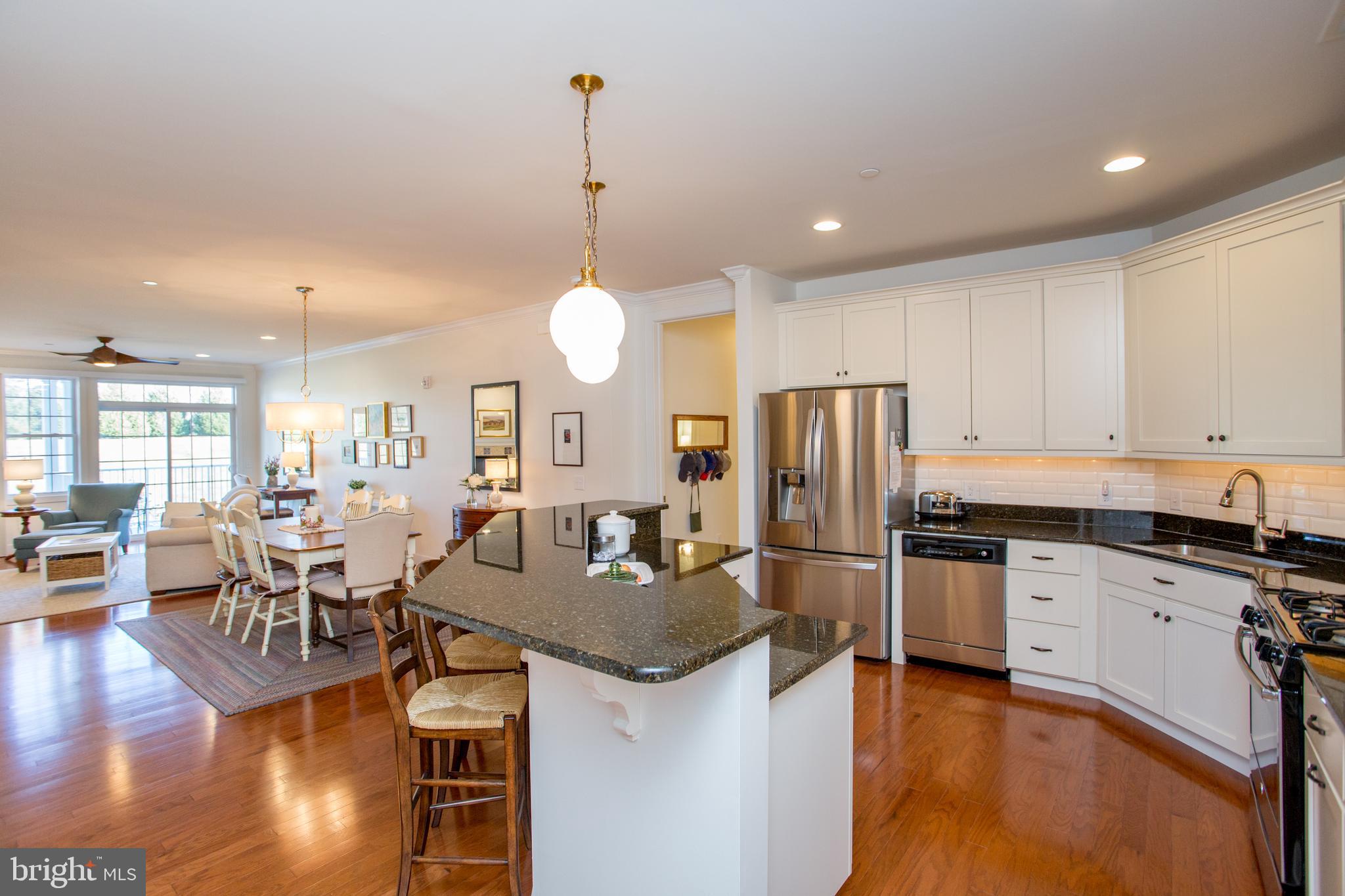 MERIDIAN VALLEY SQ - Residential