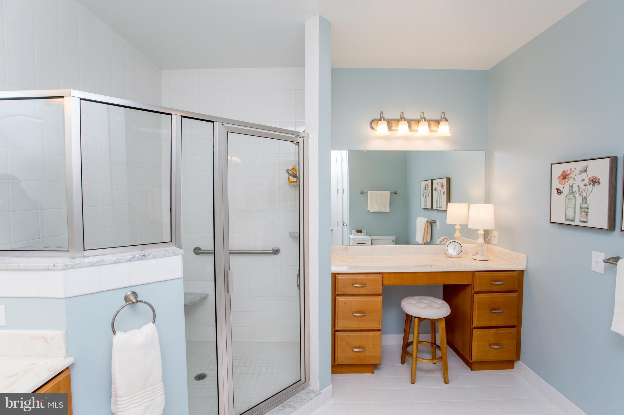 MERIDIAN VALLEY SQ - Residential