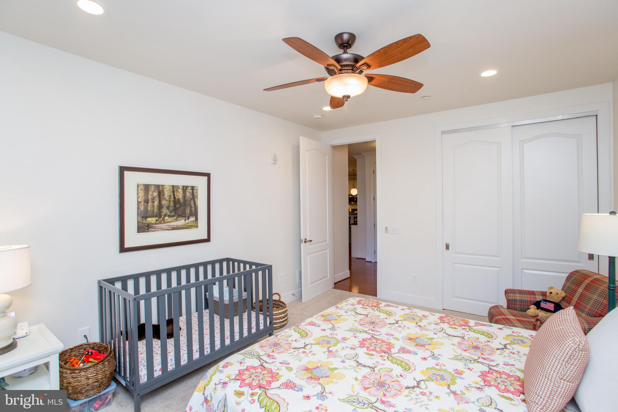 MERIDIAN VALLEY SQ - Residential