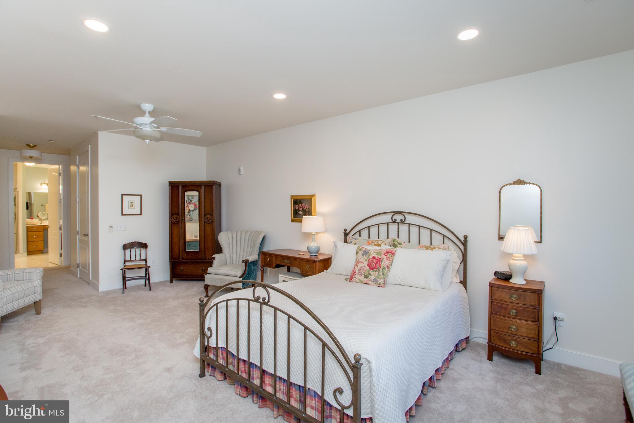 MERIDIAN VALLEY SQ - Residential