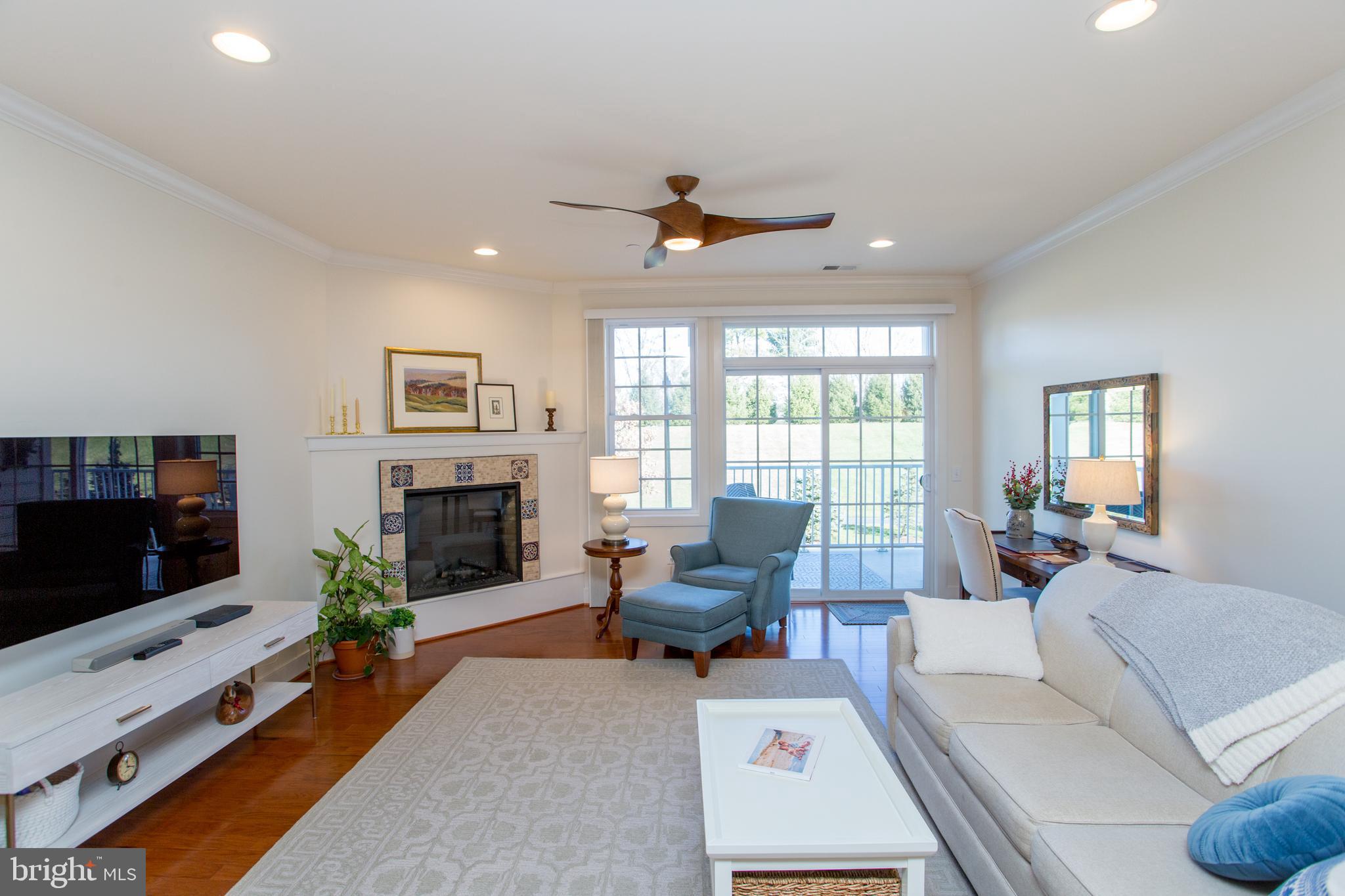 MERIDIAN VALLEY SQ - Residential