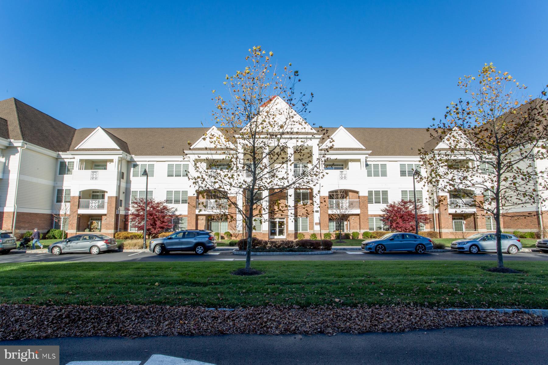 MERIDIAN VALLEY SQ - Residential