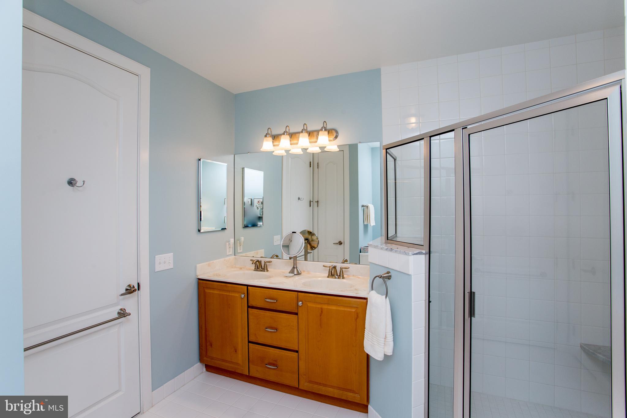 MERIDIAN VALLEY SQ - Residential