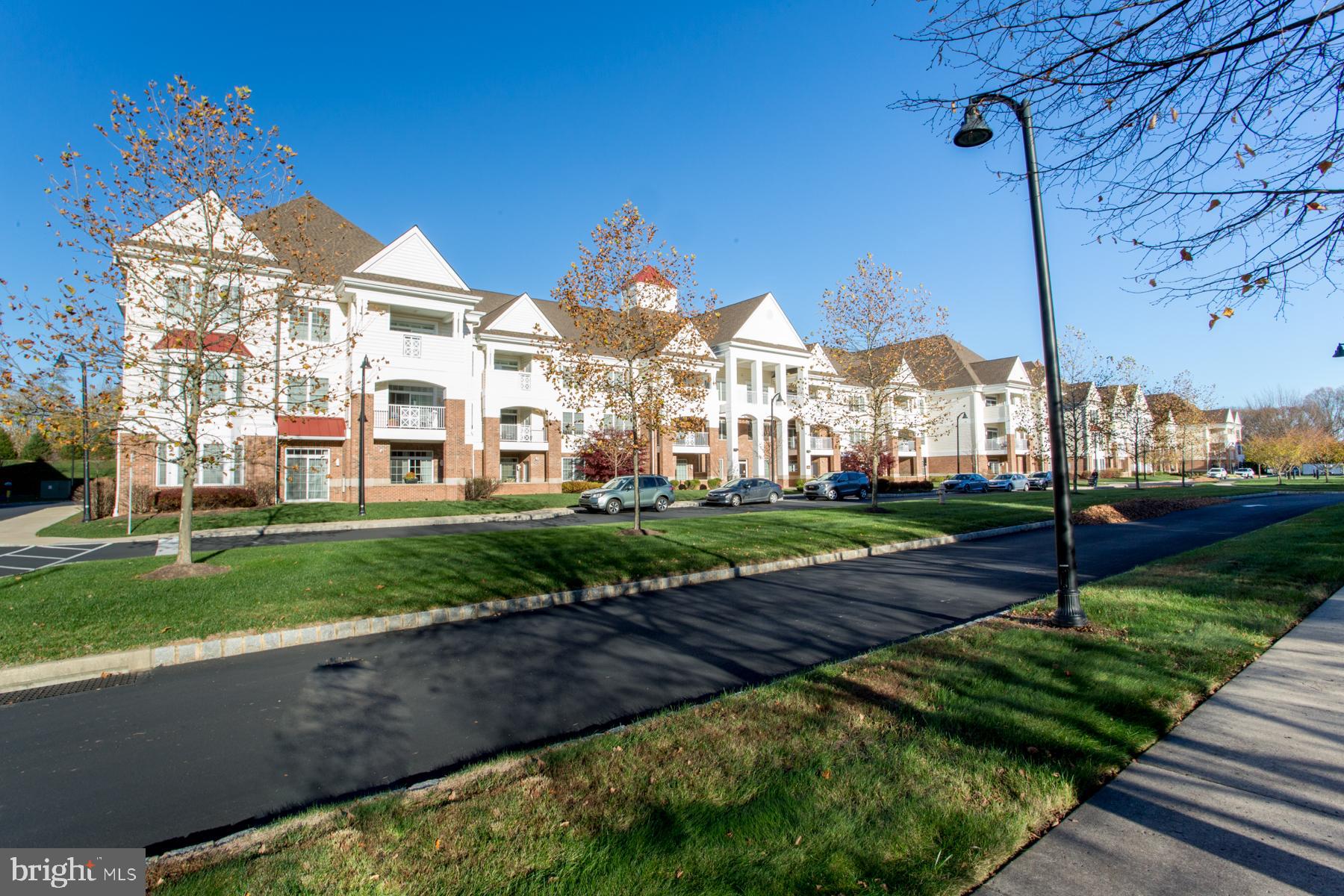 MERIDIAN VALLEY SQ - Residential