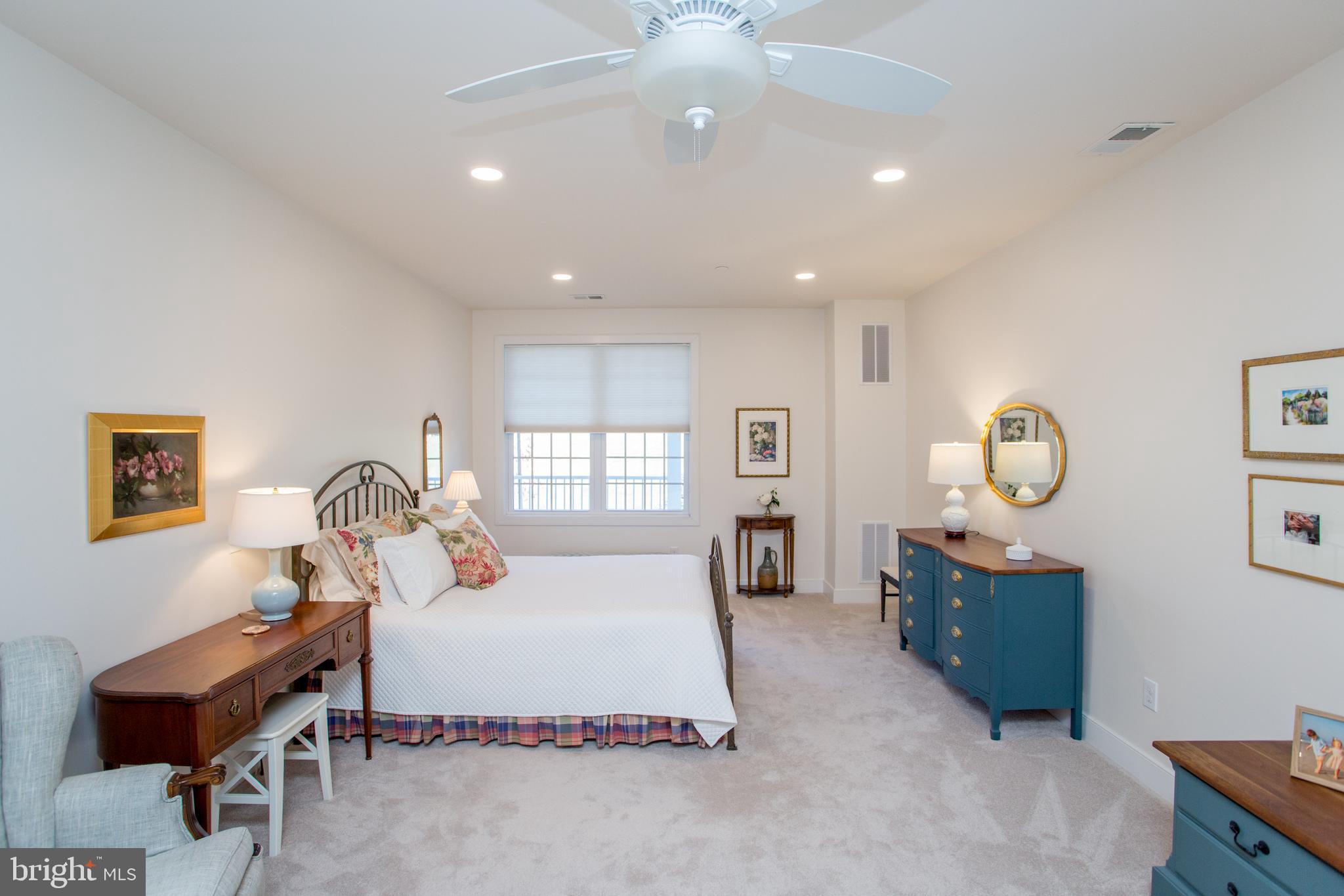 MERIDIAN VALLEY SQ - Residential