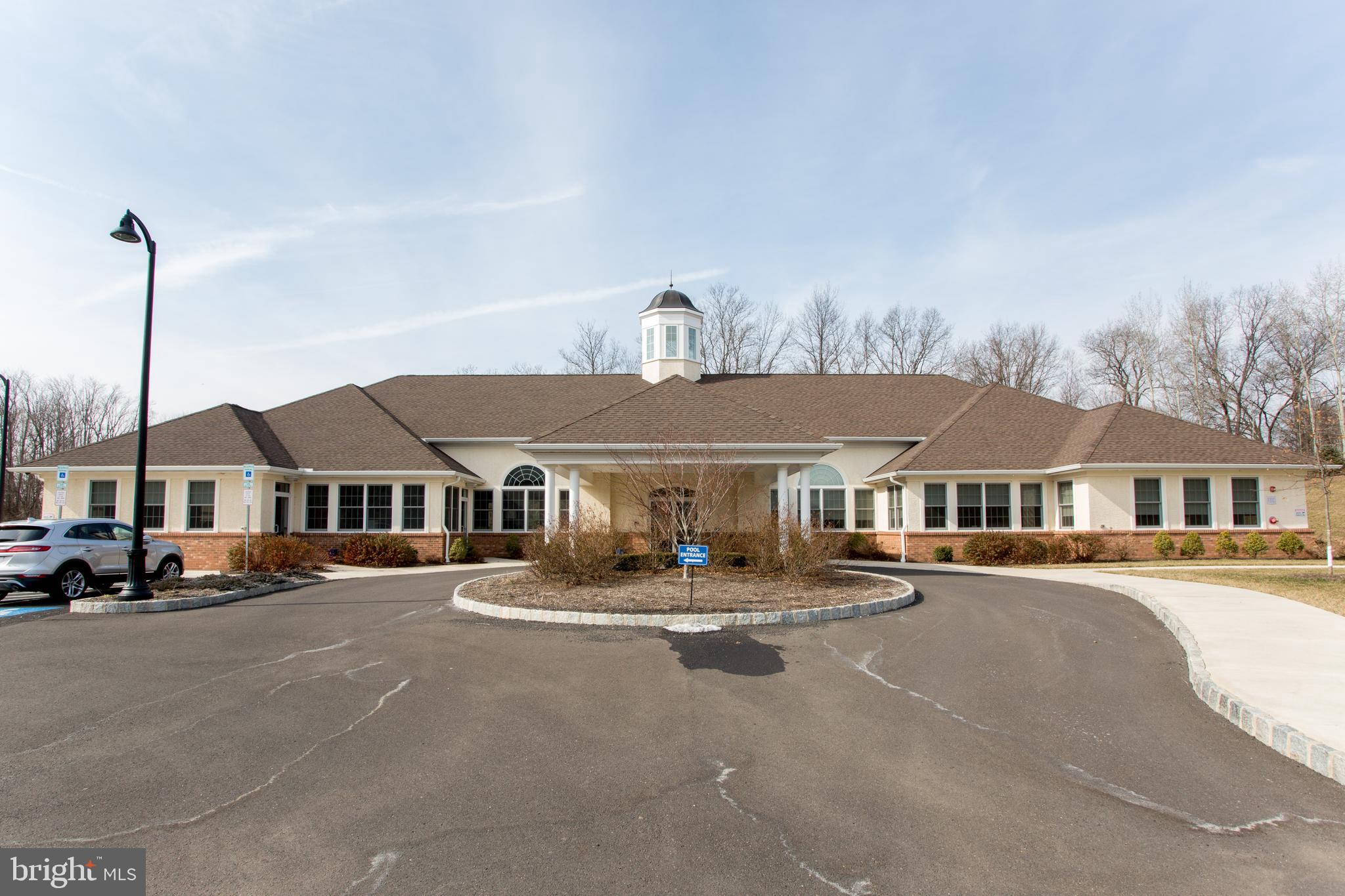 MERIDIAN VALLEY SQ - Residential