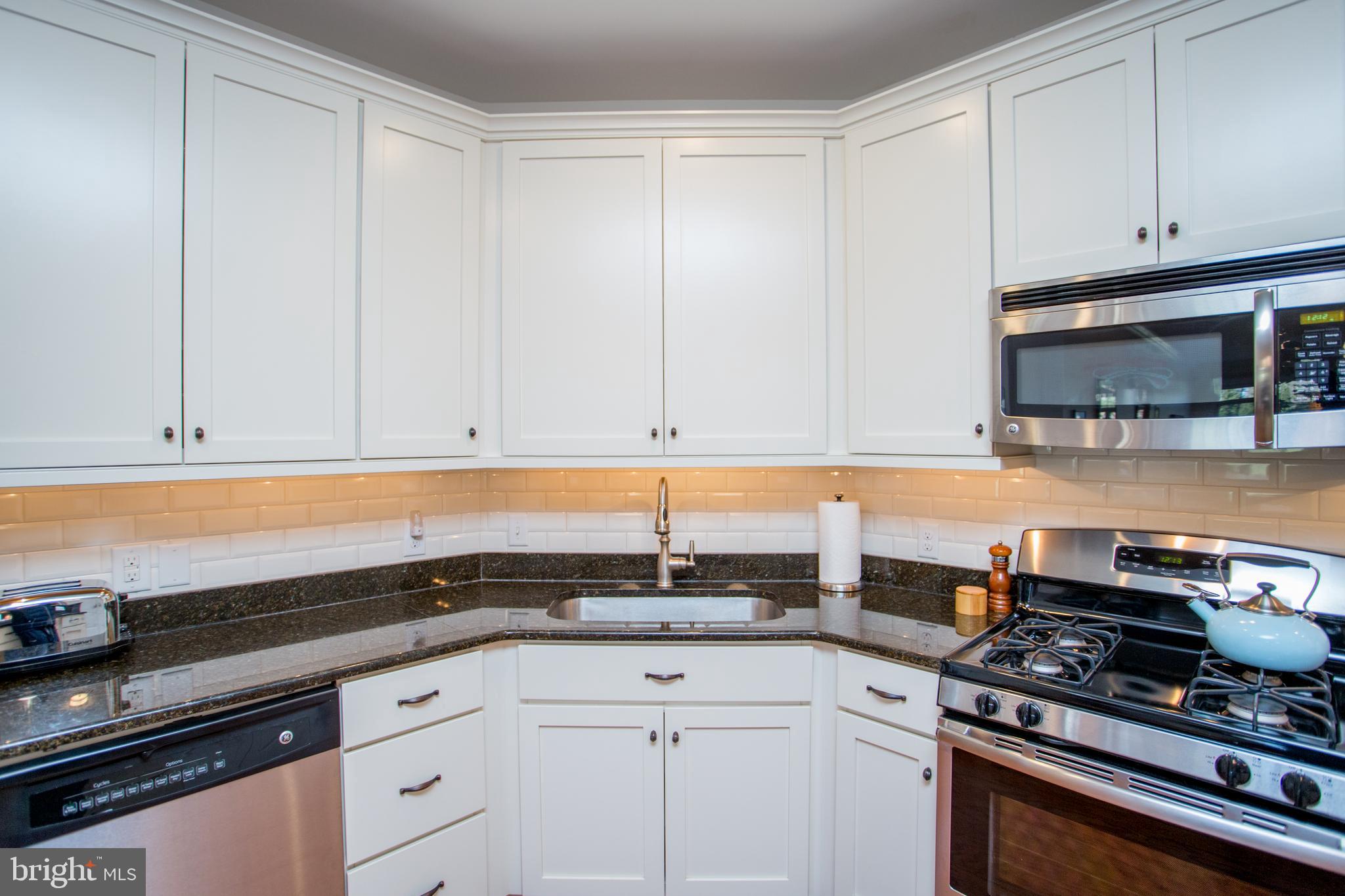 MERIDIAN VALLEY SQ - Residential