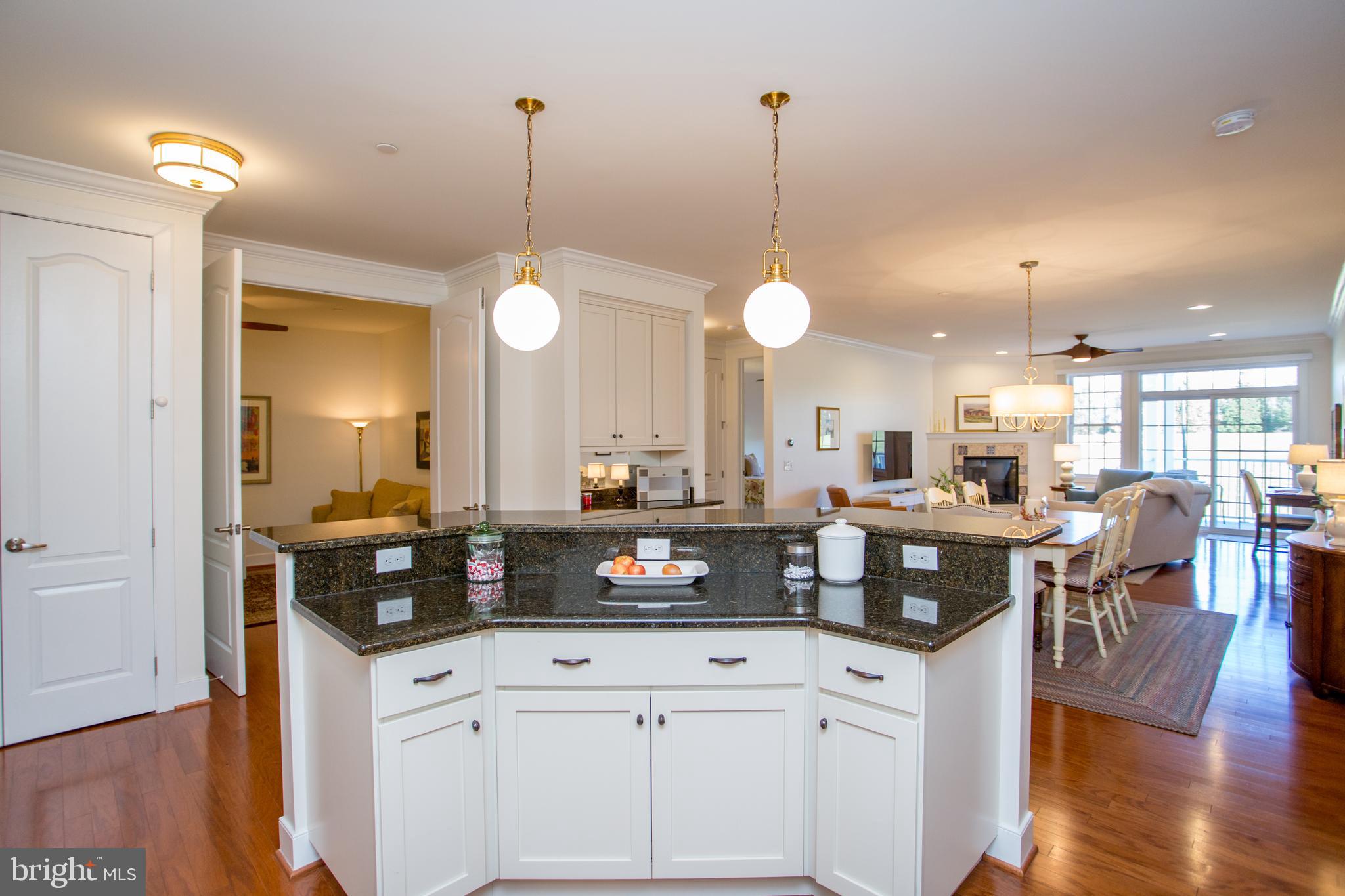 MERIDIAN VALLEY SQ - Residential