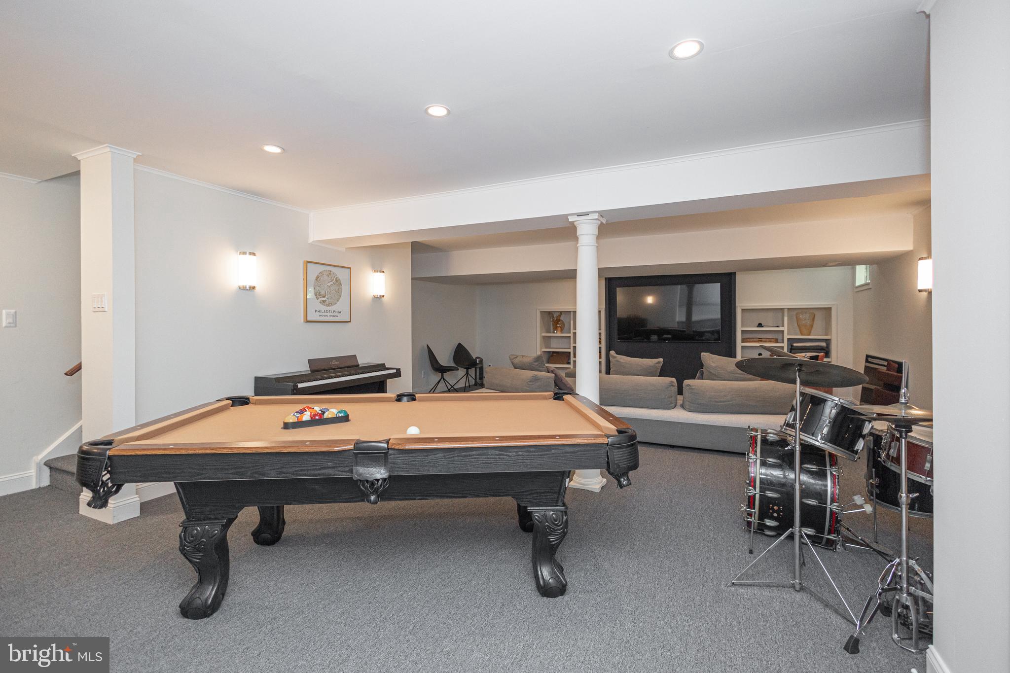 LONGSHORE ESTS - Residential