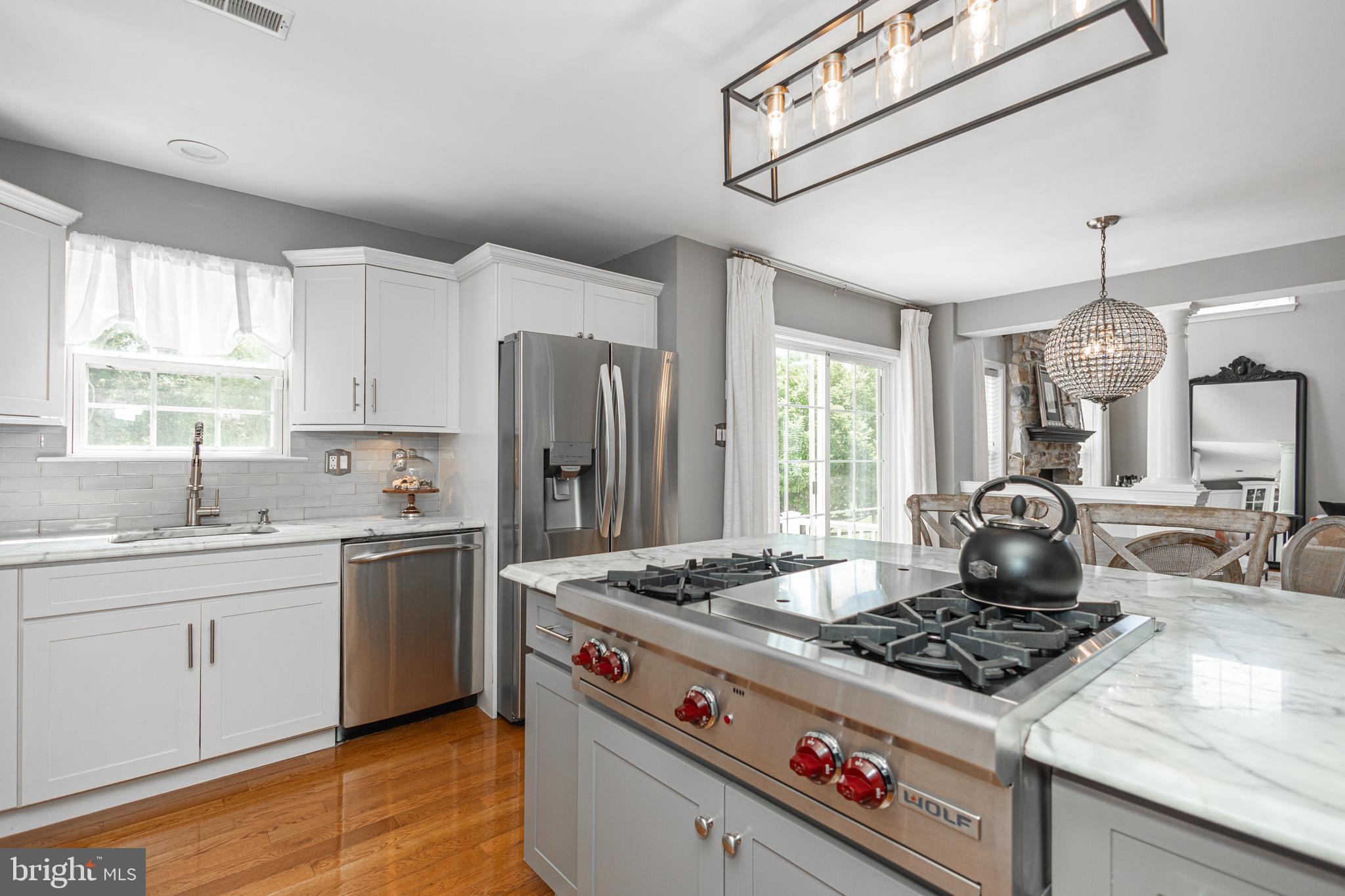 LONGSHORE ESTS - Residential