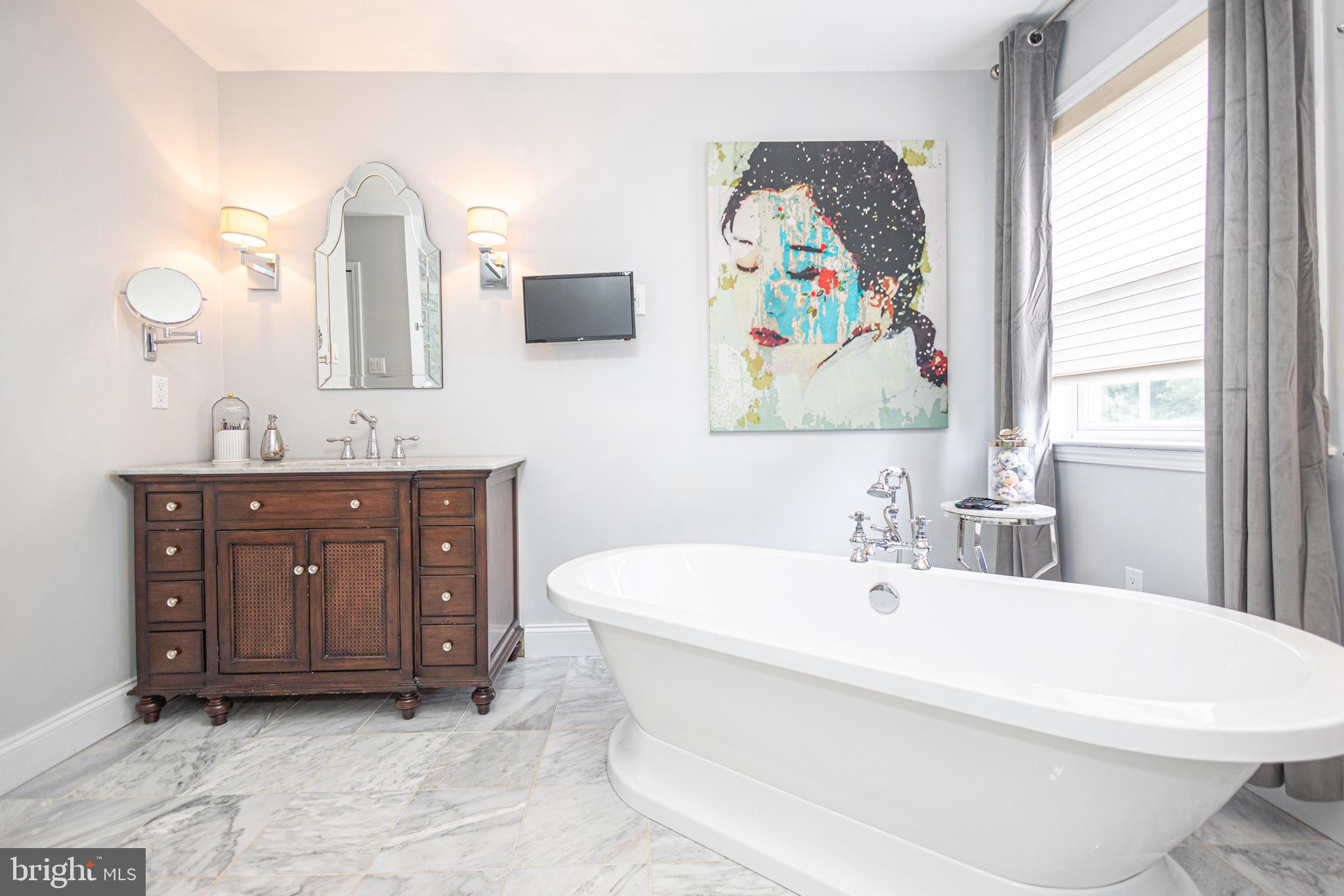 LONGSHORE ESTS - Residential