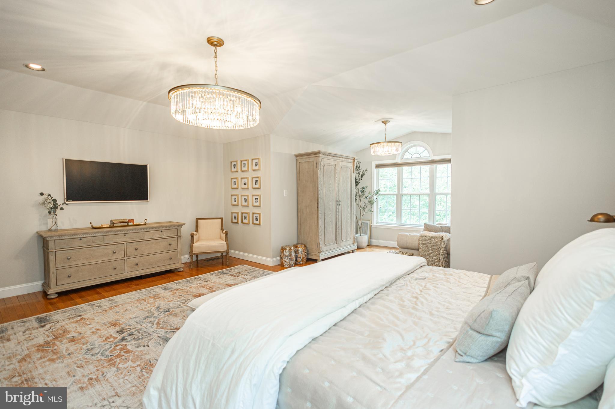 LONGSHORE ESTS - Residential