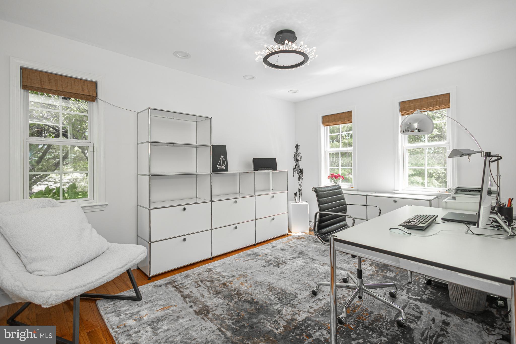 LONGSHORE ESTS - Residential