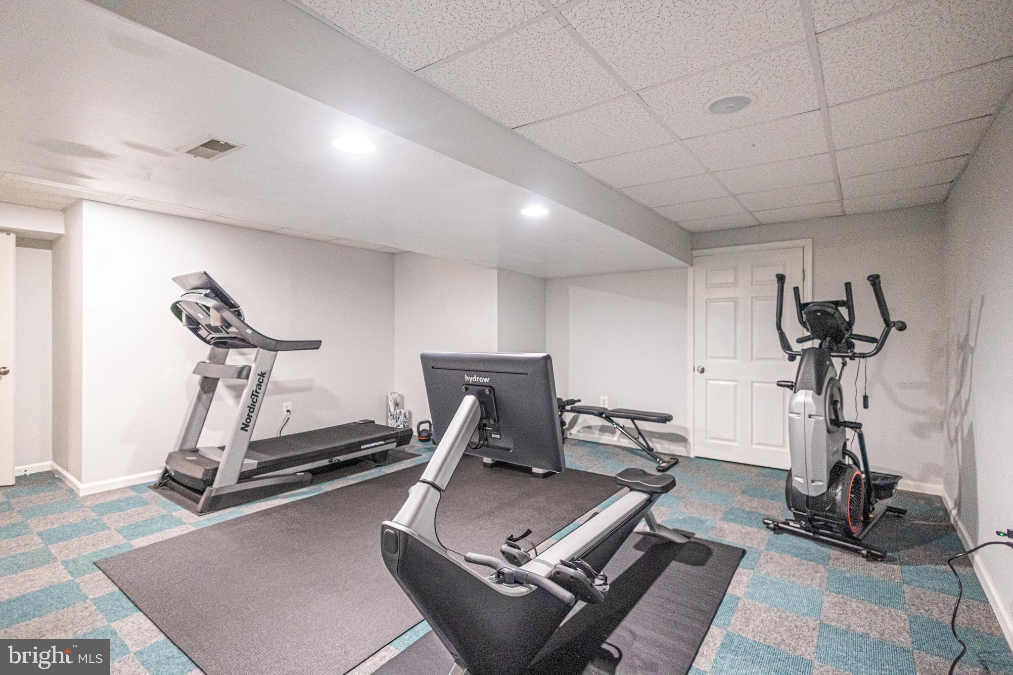 LONGSHORE ESTS - Residential