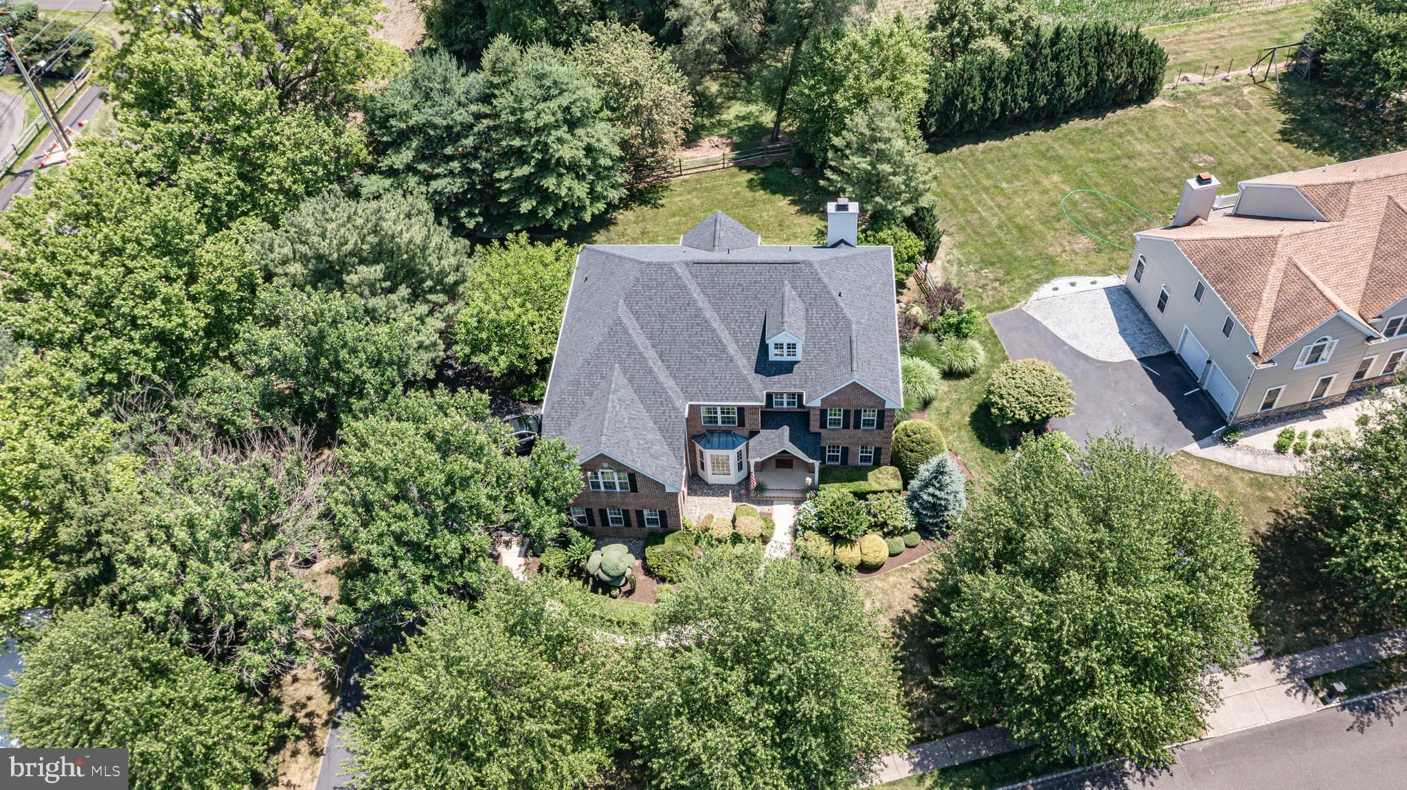 LONGSHORE ESTS - Residential