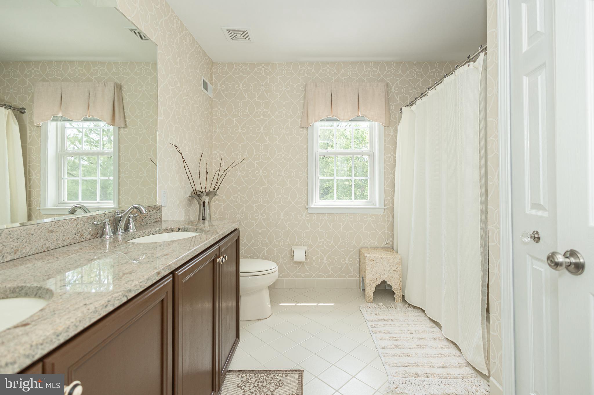 LONGSHORE ESTS - Residential