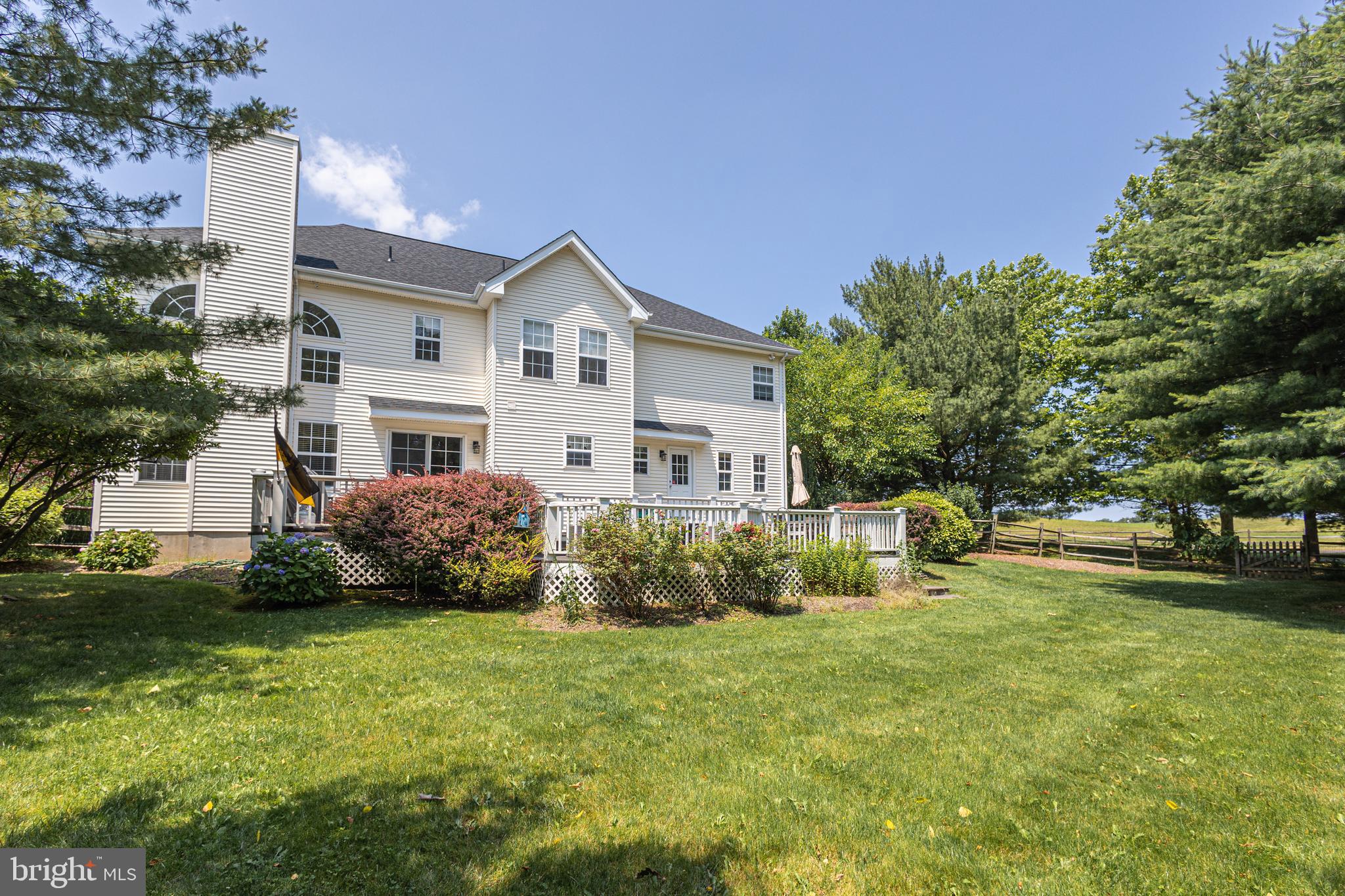 LONGSHORE ESTS - Residential