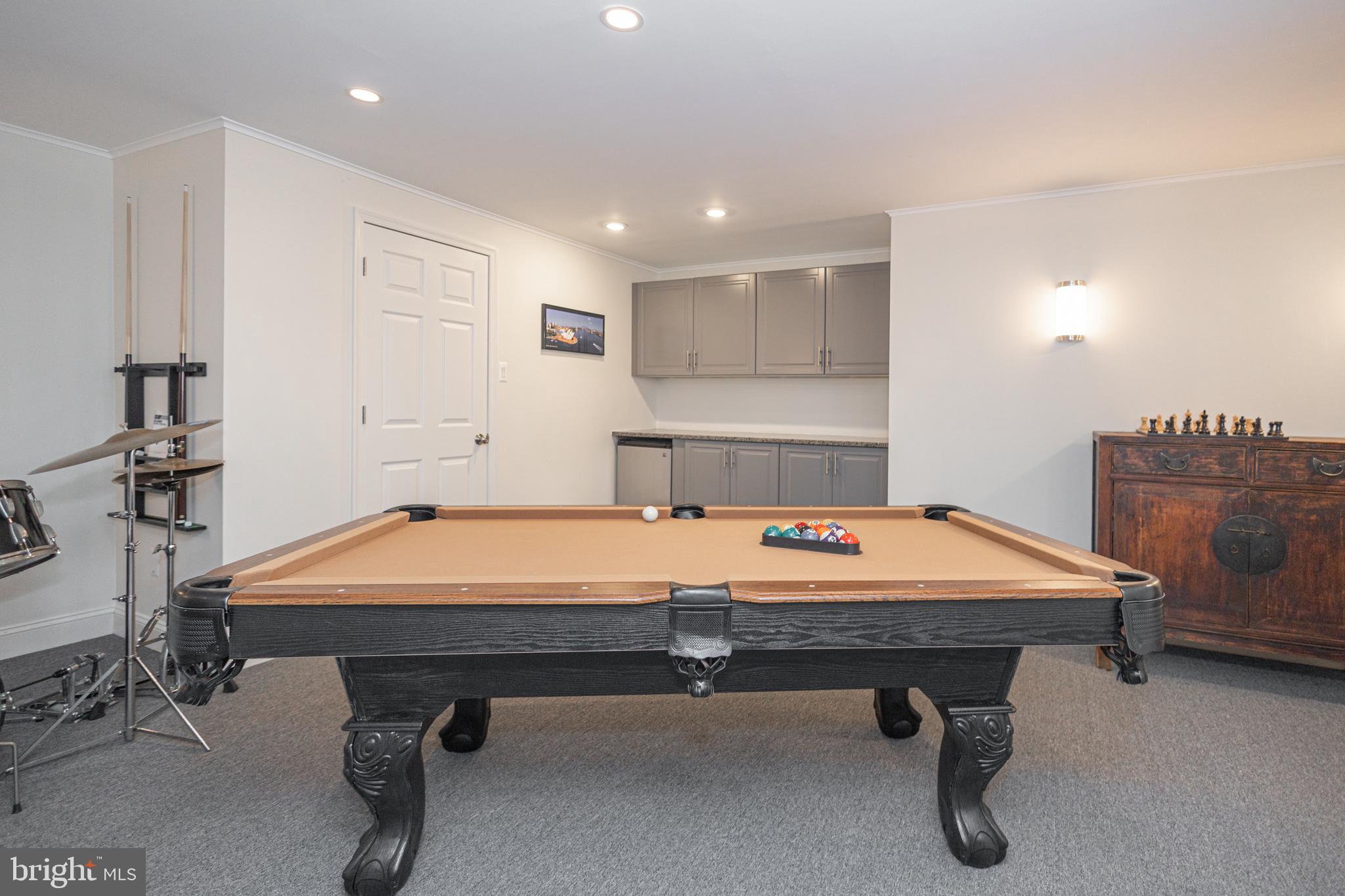 LONGSHORE ESTS - Residential