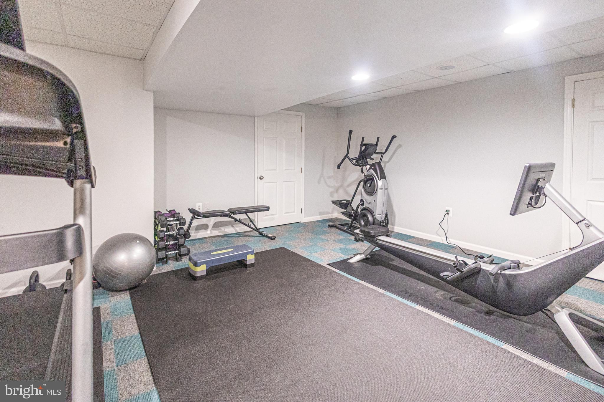 LONGSHORE ESTS - Residential